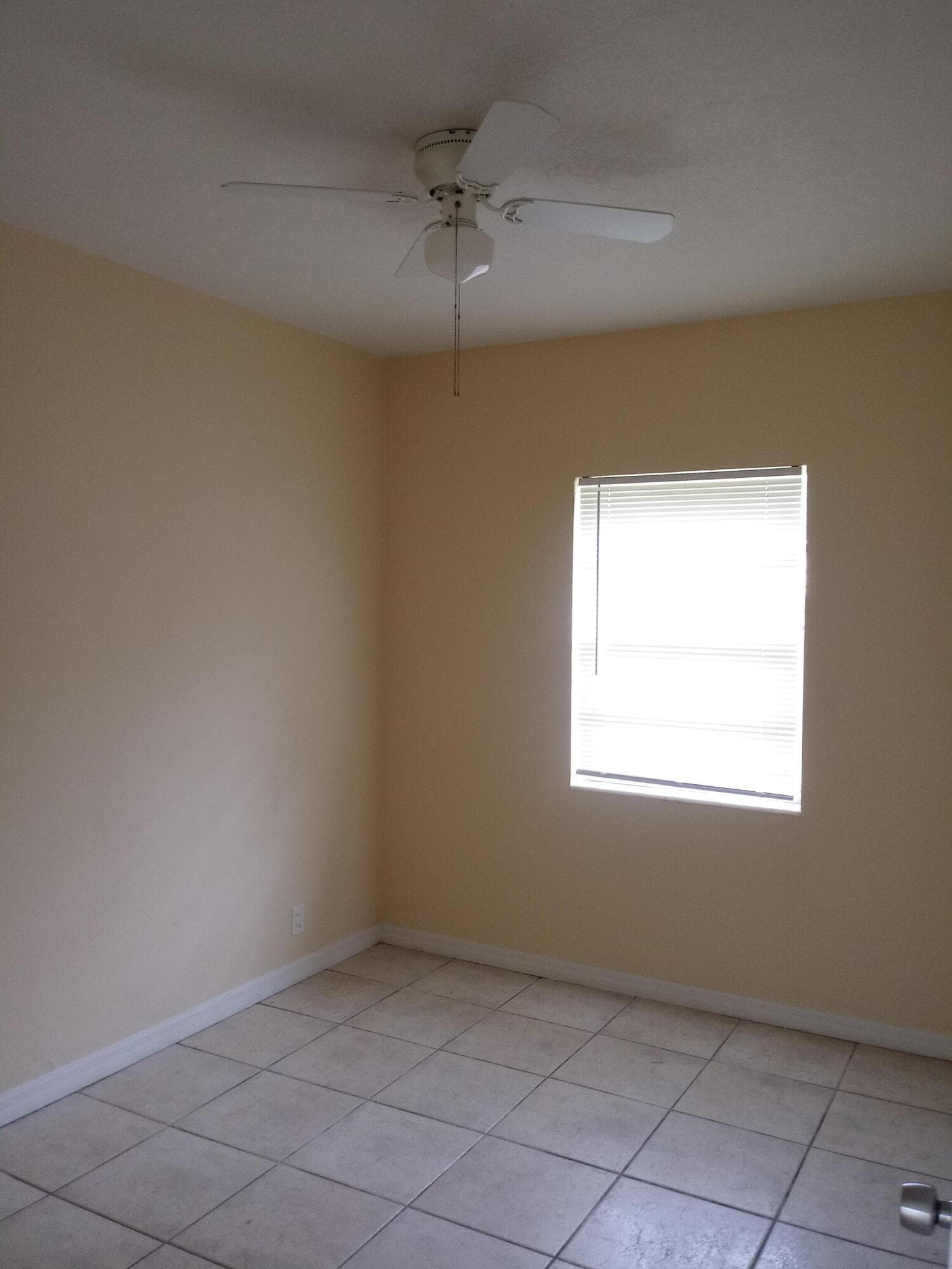 Townhouse in Hallandale Beach — photo 8 of 11