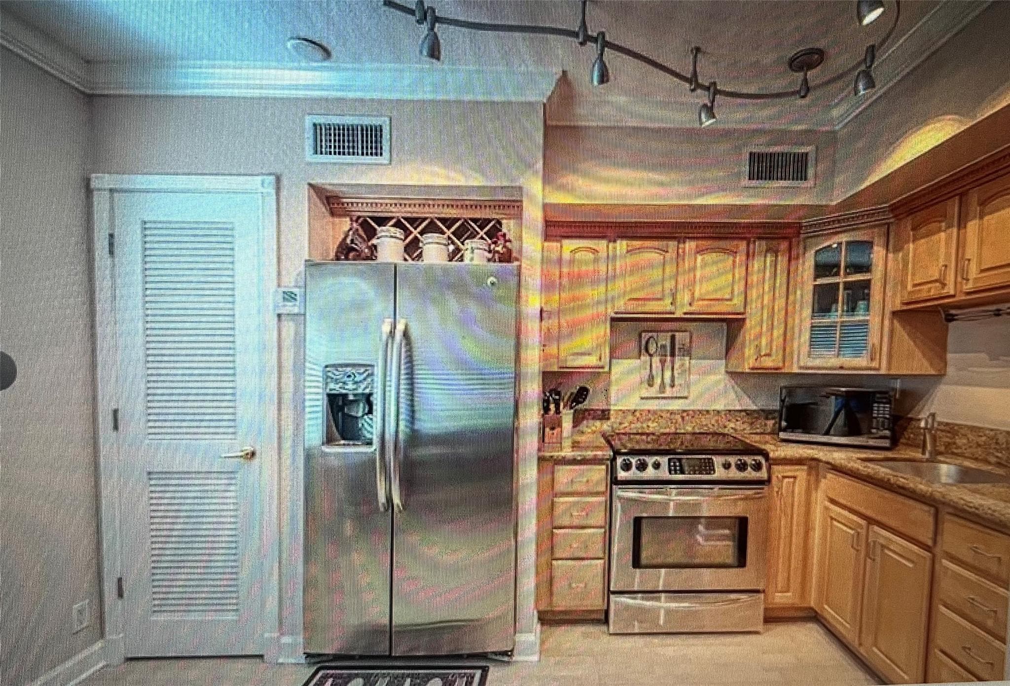 924 SE 2nd Street 20, Fort Lauderdale, FL 33301 — photo 7 of 33