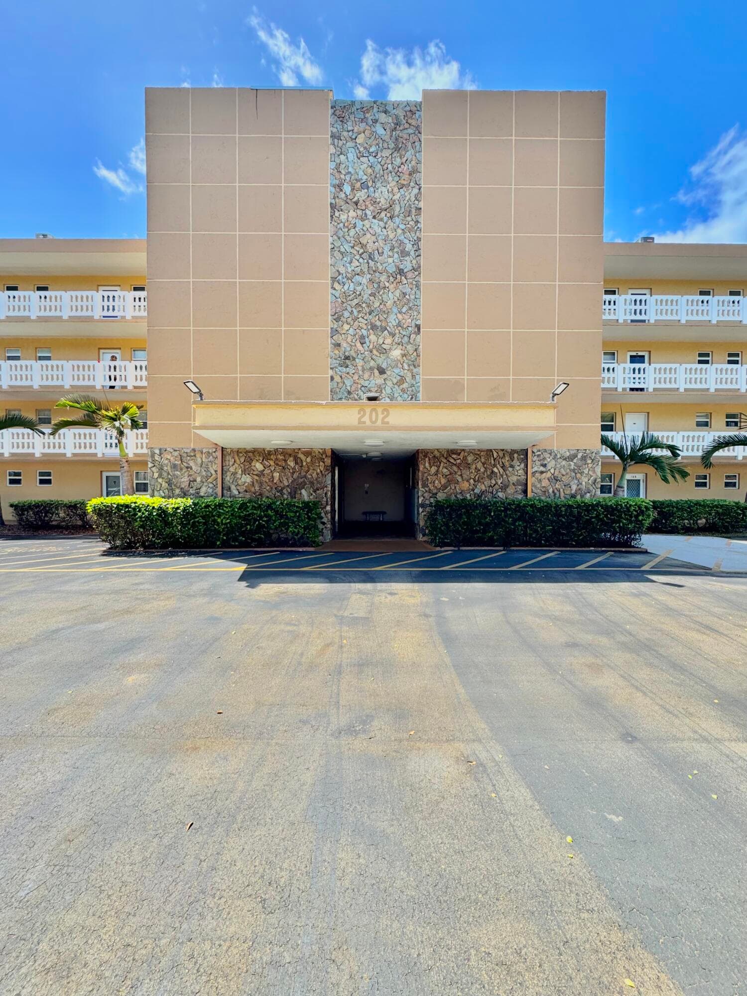 202 SE 10th Street 105, Dania Beach, FL 33004 — photo