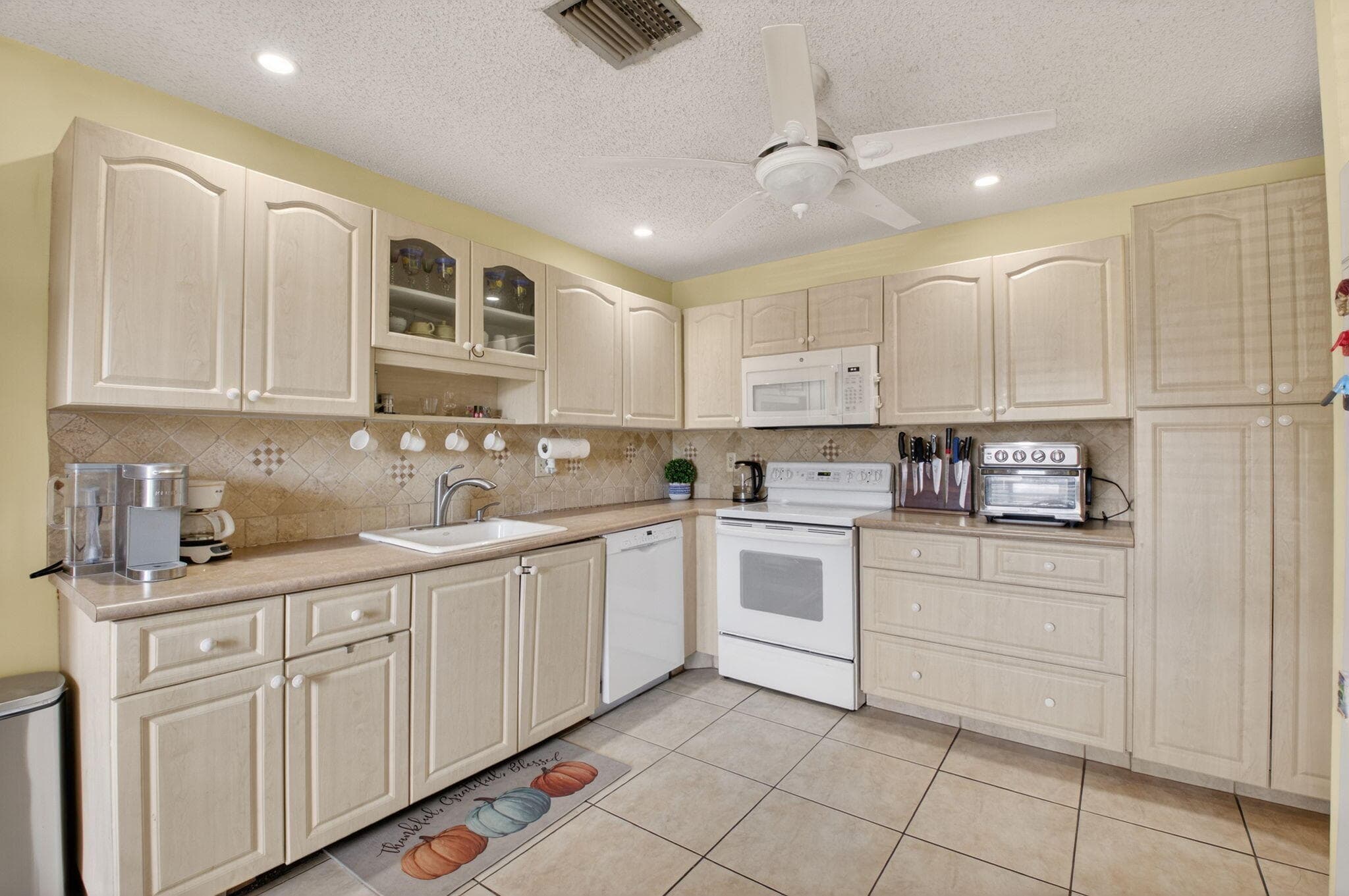 1600 NW 18th Avenue 104, Delray Beach, FL 33445 — photo 7 of 30