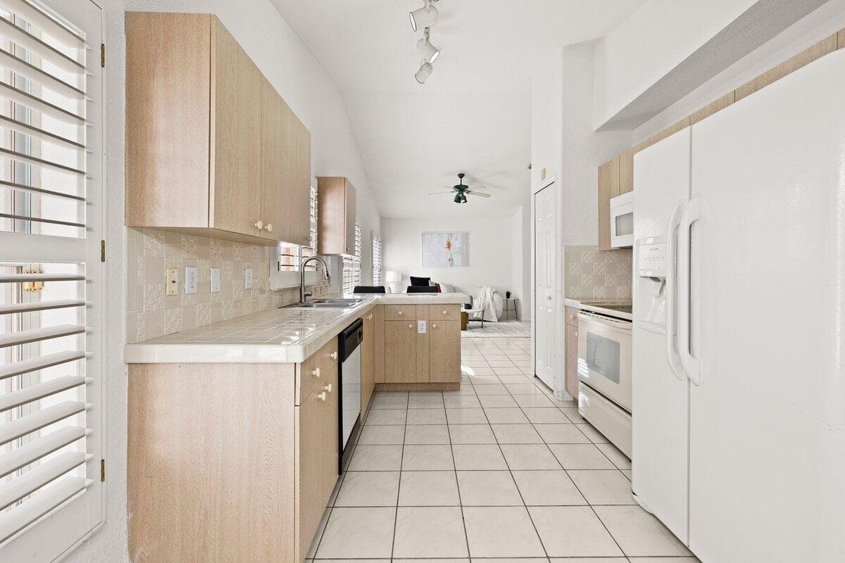 363 SW 161st Avenue, Pembroke Pines, FL 33027 — photo 13 of 34