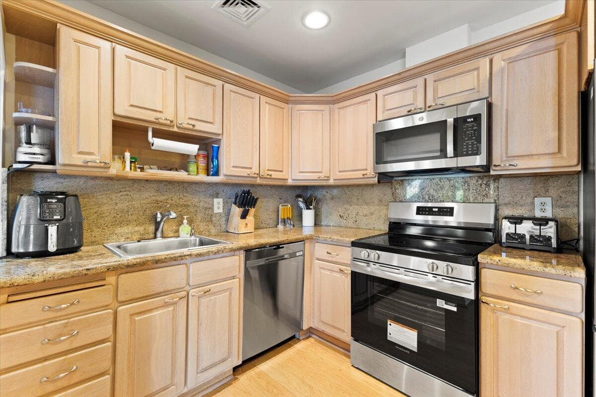 233 Rio Vista Circle 233, Atlantis, FL 33462 — photo 11 of 33