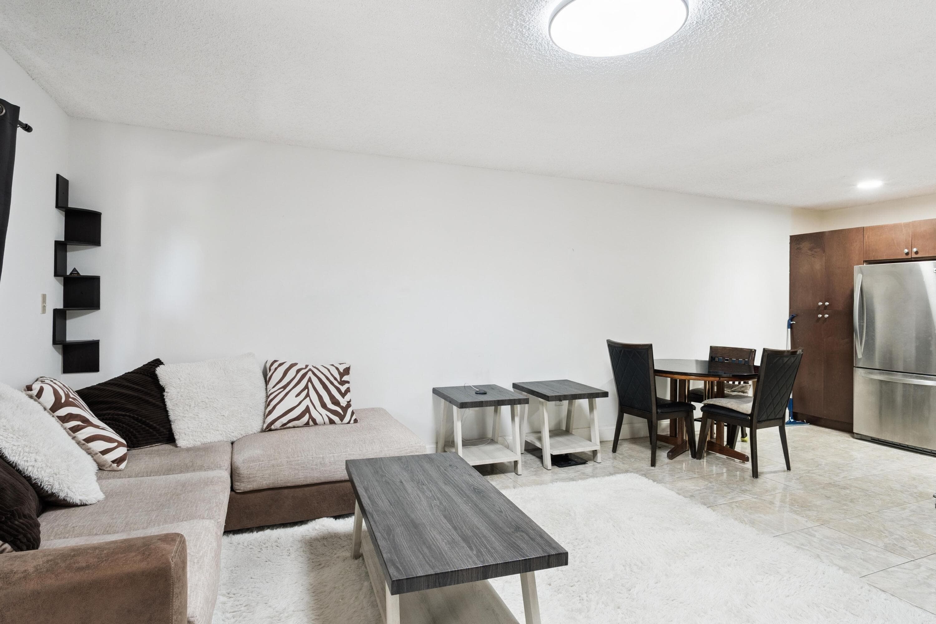 1891 N 61st Avenue 206, Hollywood, FL 33024 — photo 4 of 17