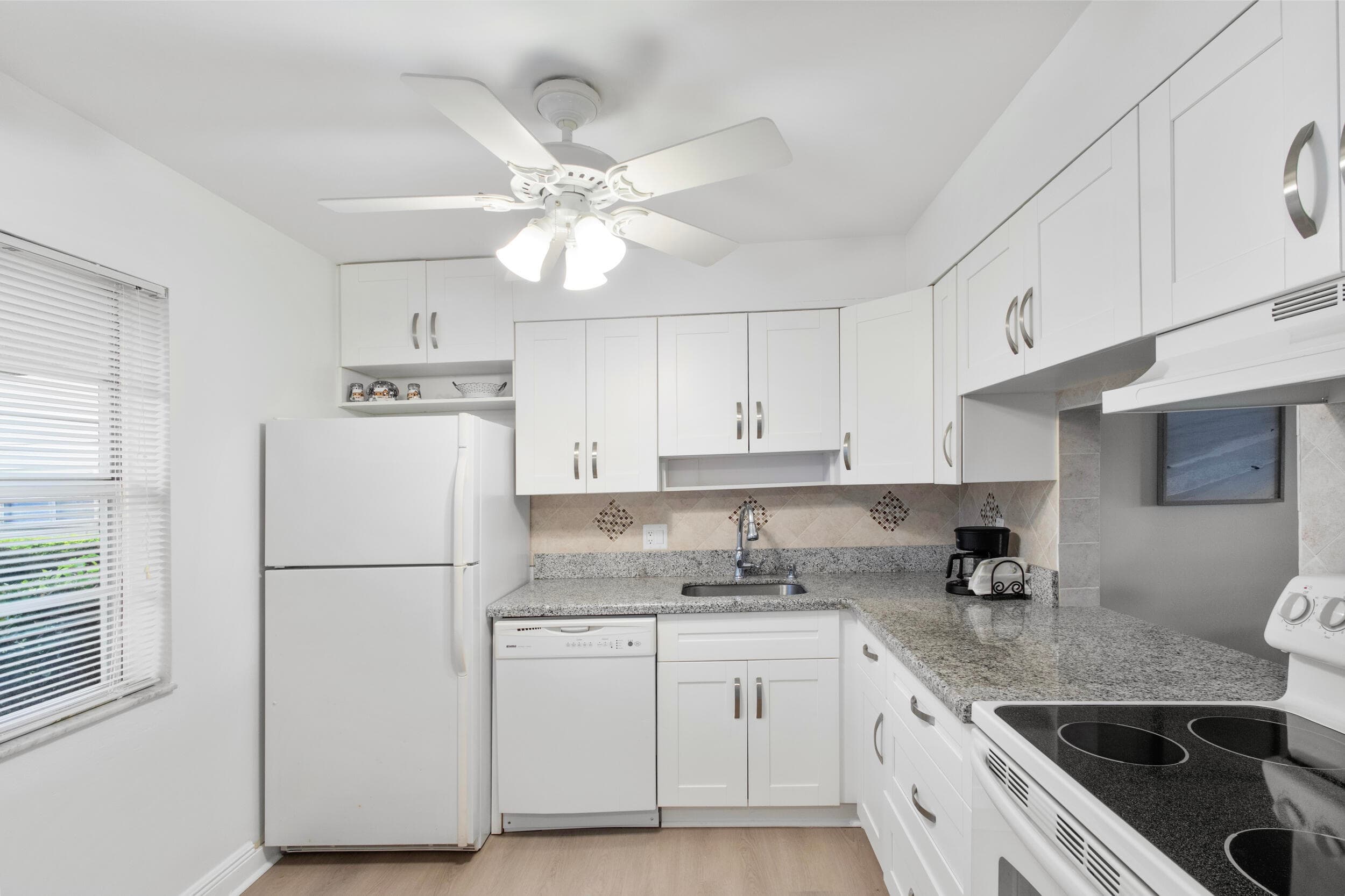 20 Abbey Lane 102, Delray Beach, FL 33446 — photo 2 of 19