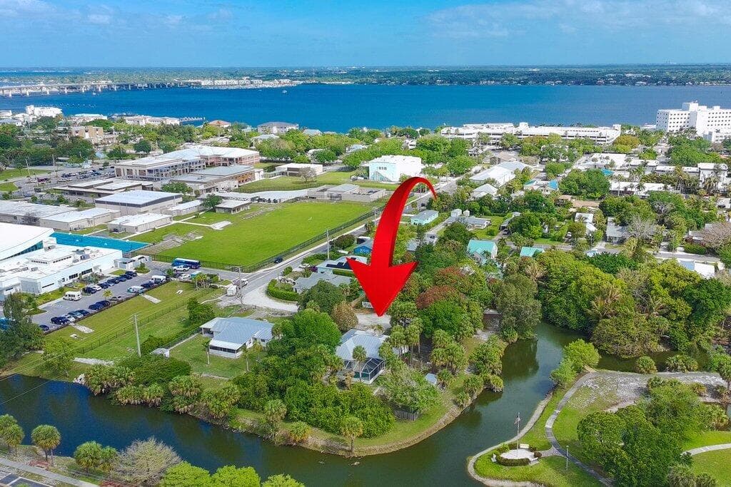 612 SE 6th Street, Stuart, FL 34994 — photo 3 of 50