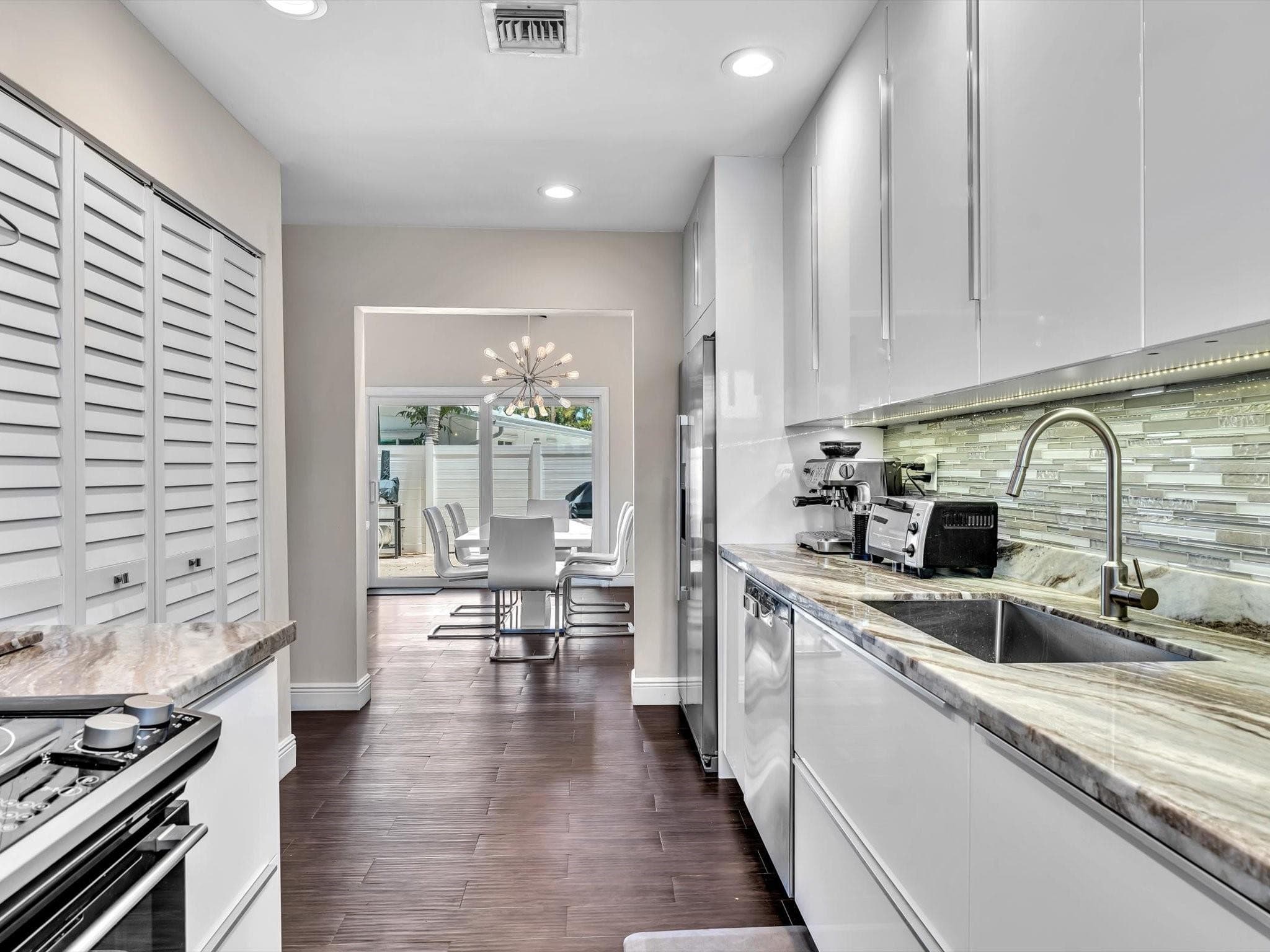 3432 NE 16th Avenue, Oakland Park, FL 33334 — photo 21 of 68