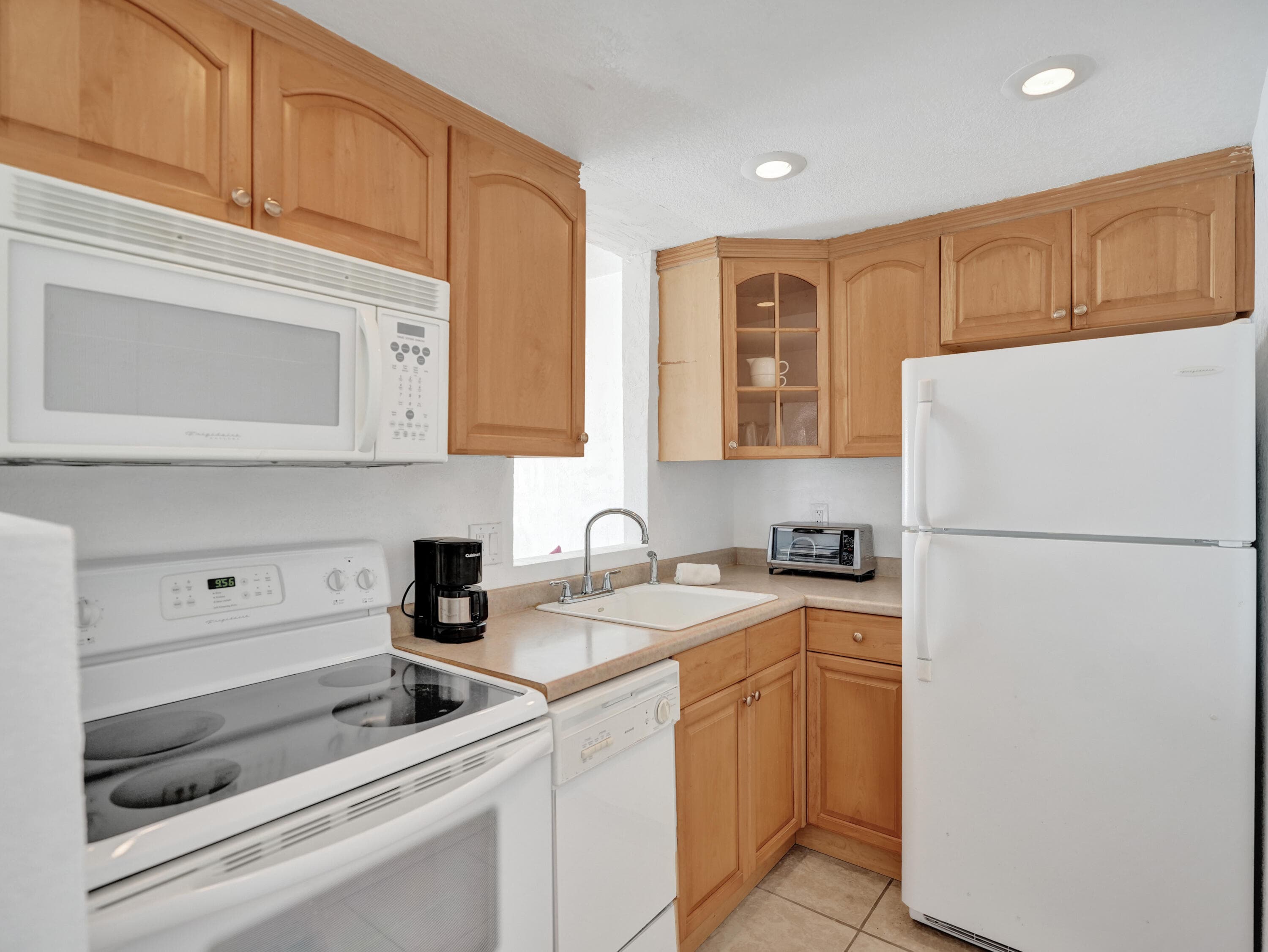 625 Antioch Avenue 110, Fort Lauderdale, FL 33304 — photo 6 of 18