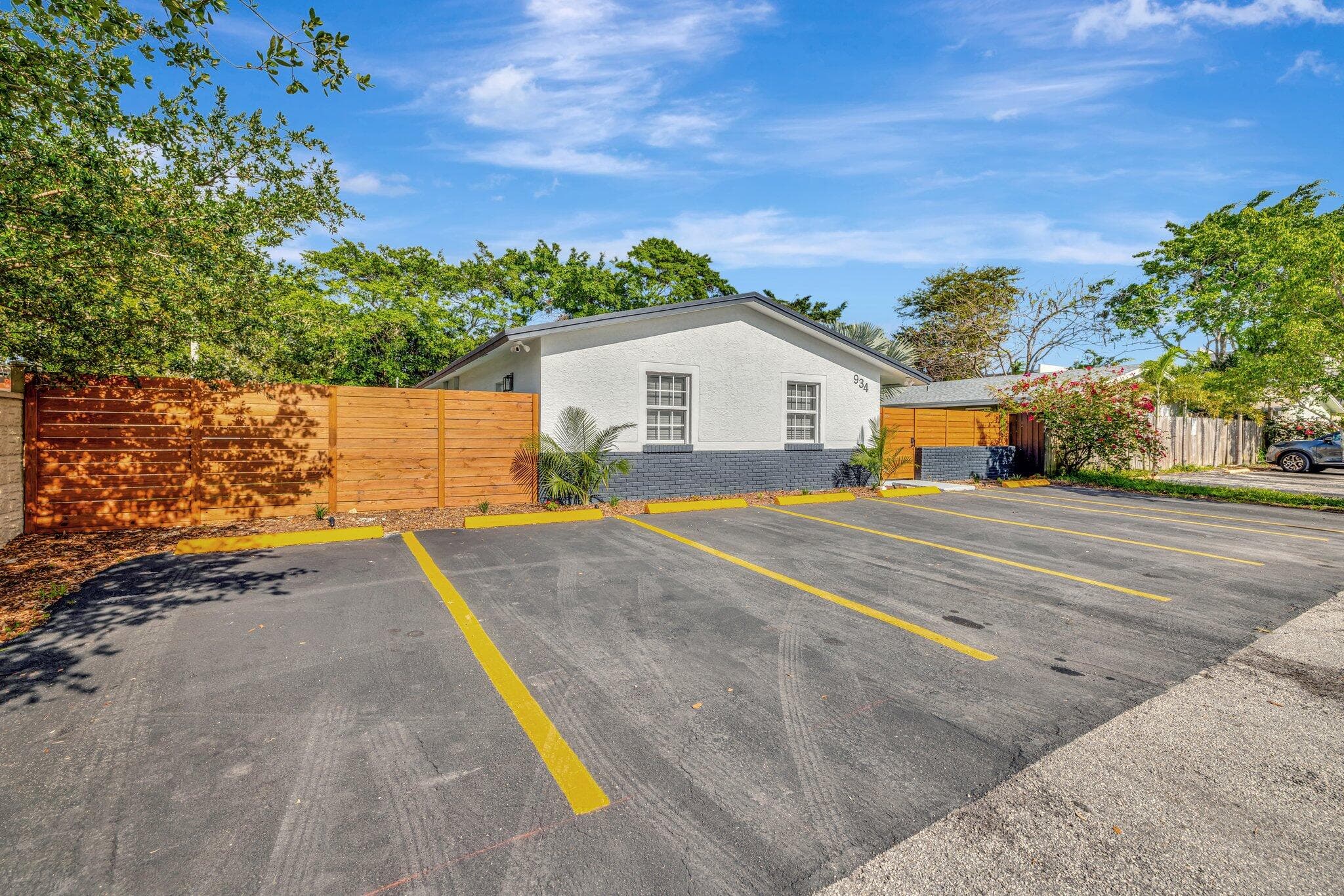 934 NW 4th Avenue 4, Fort Lauderdale, FL 33311 — photo 6 of 65
