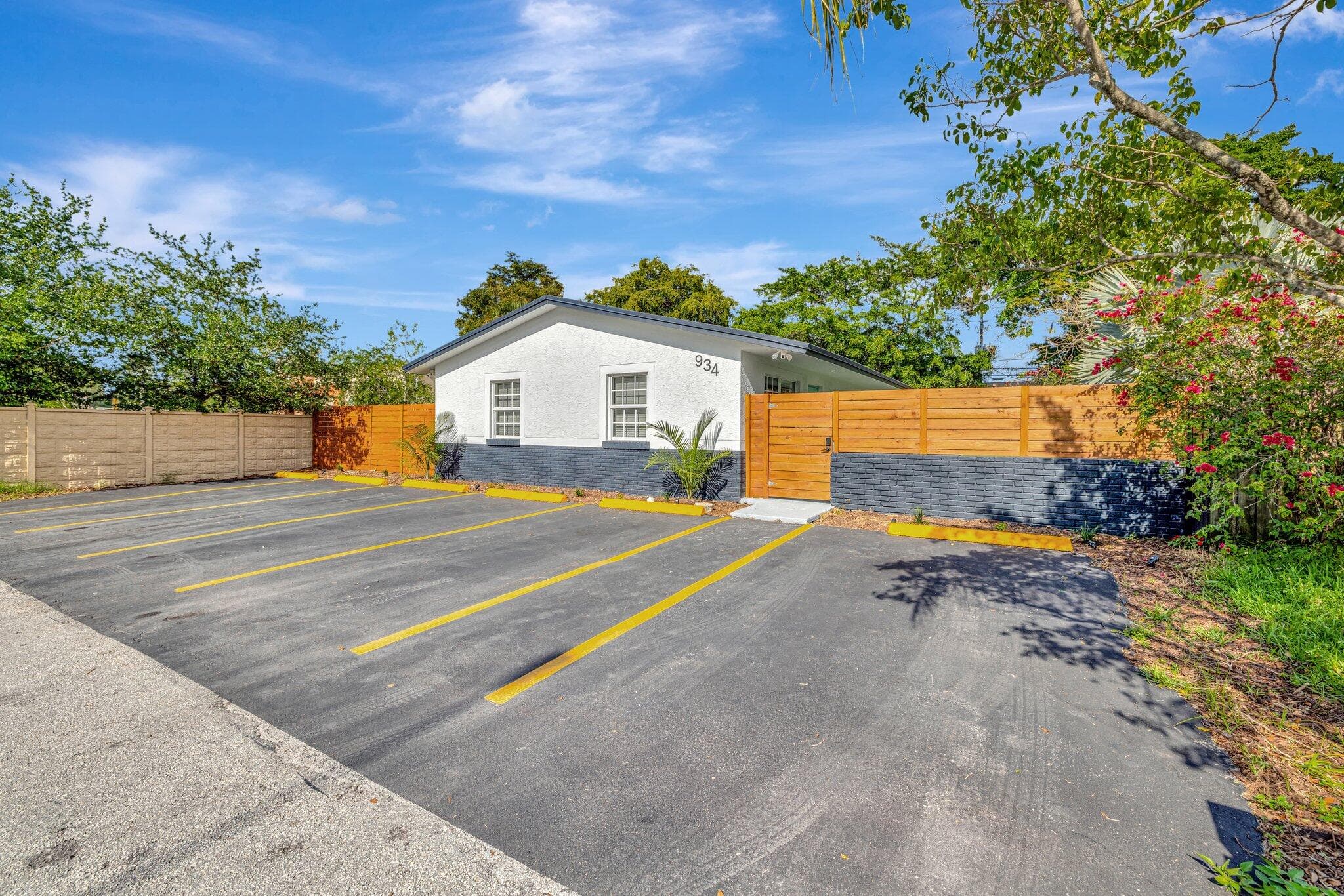 934 NW 4th Avenue 4, Fort Lauderdale, FL 33311 — photo 8 of 65