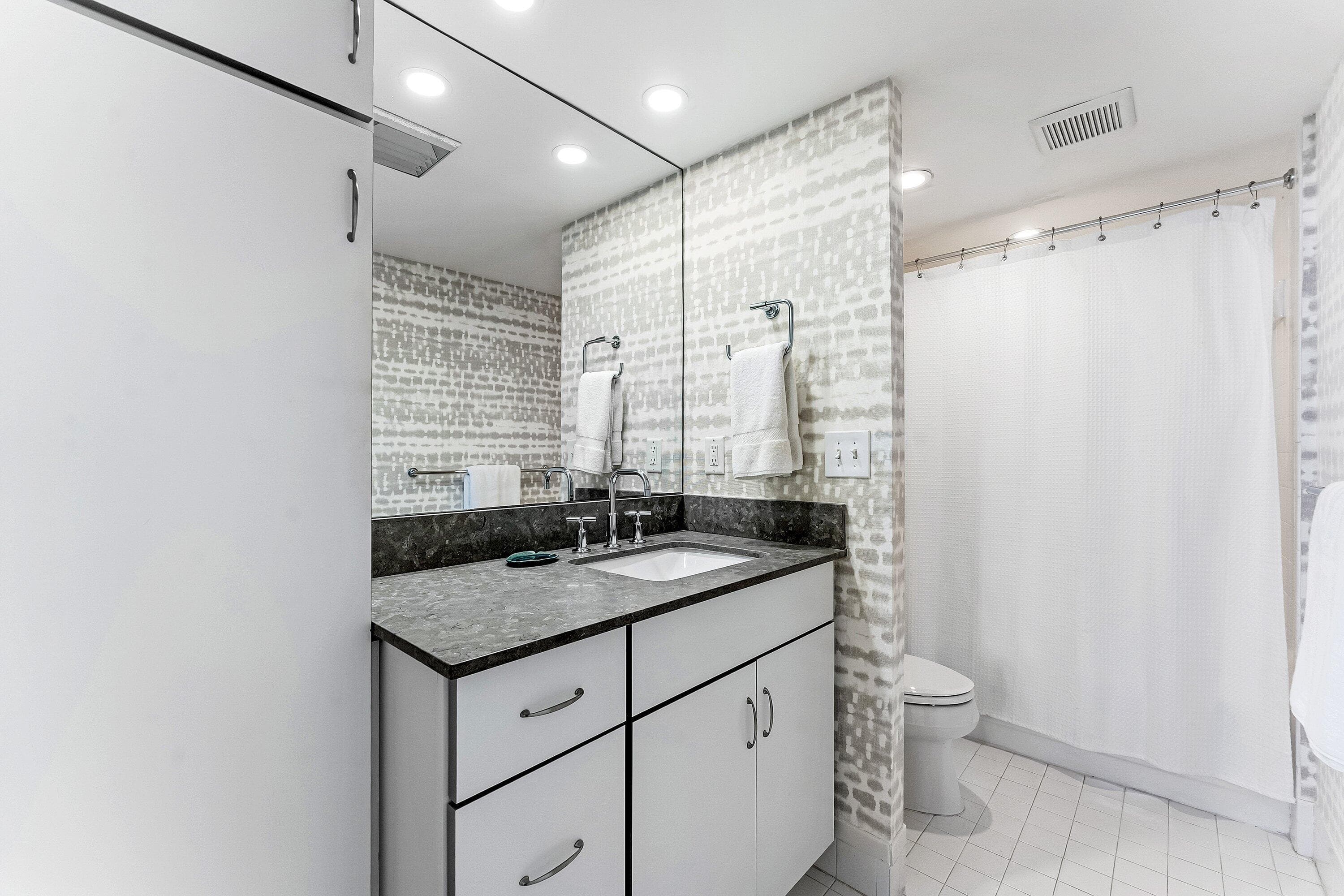 5200 N Flagler Drive 1406, West Palm Beach, FL 33407 — photo 11 of 26