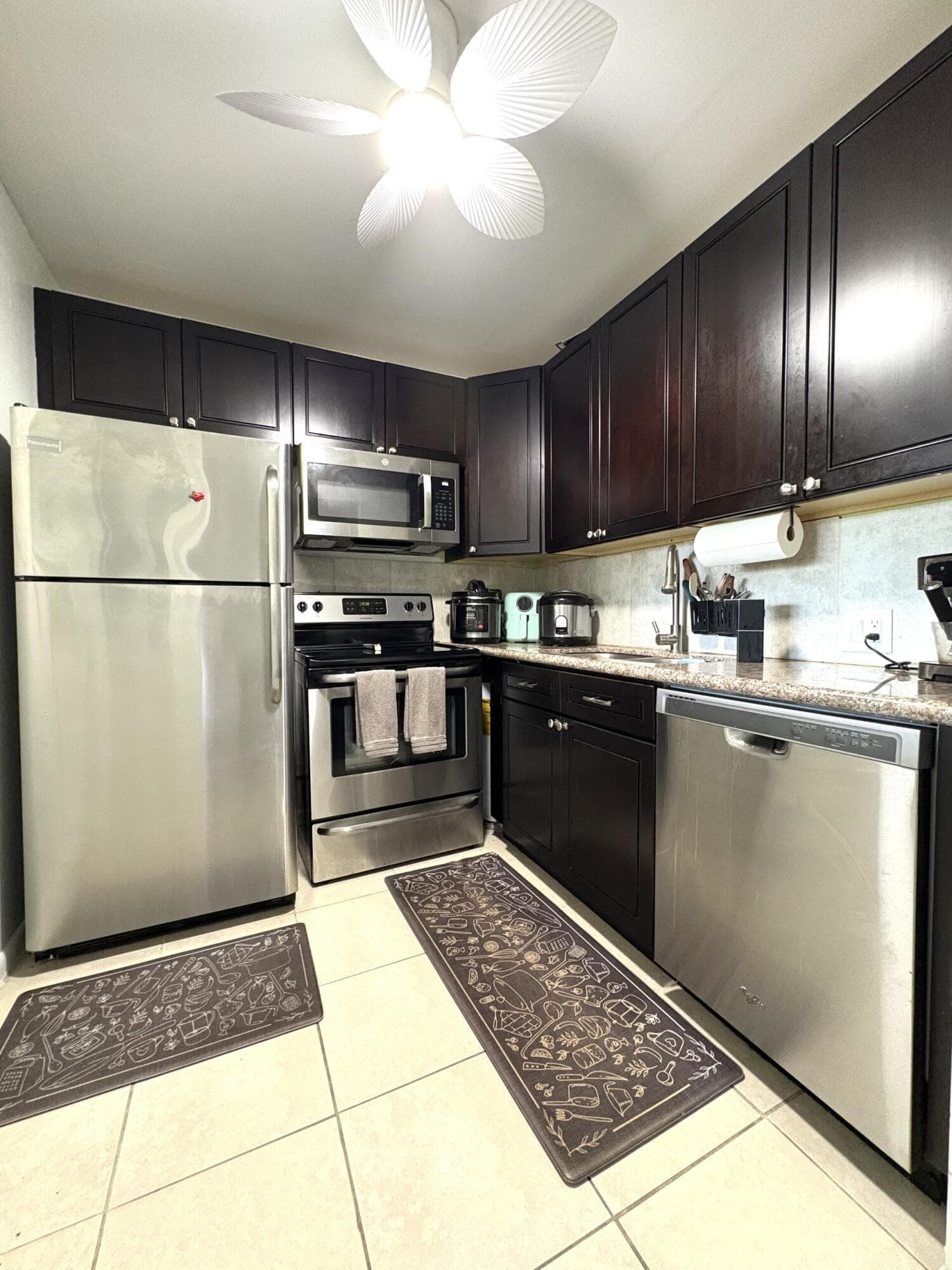 65 Preston B, Boca Raton, FL 33434 — photo 1 of 22