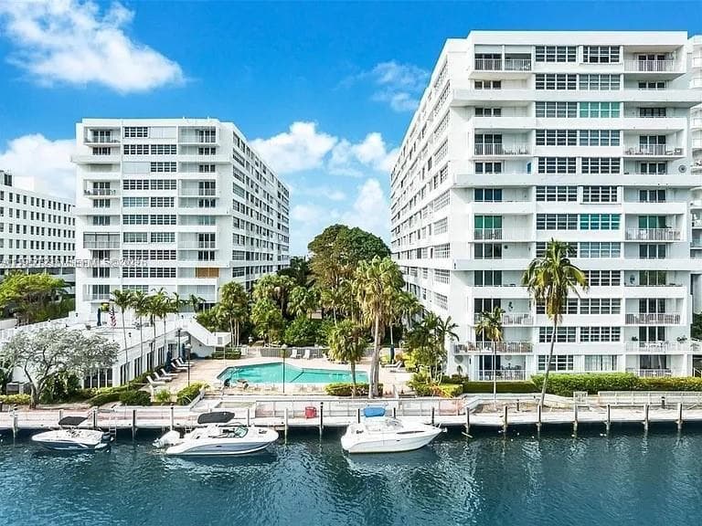 1170 N Federal Highway 604, Fort Lauderdale, FL 33304 — photo 1 of 38