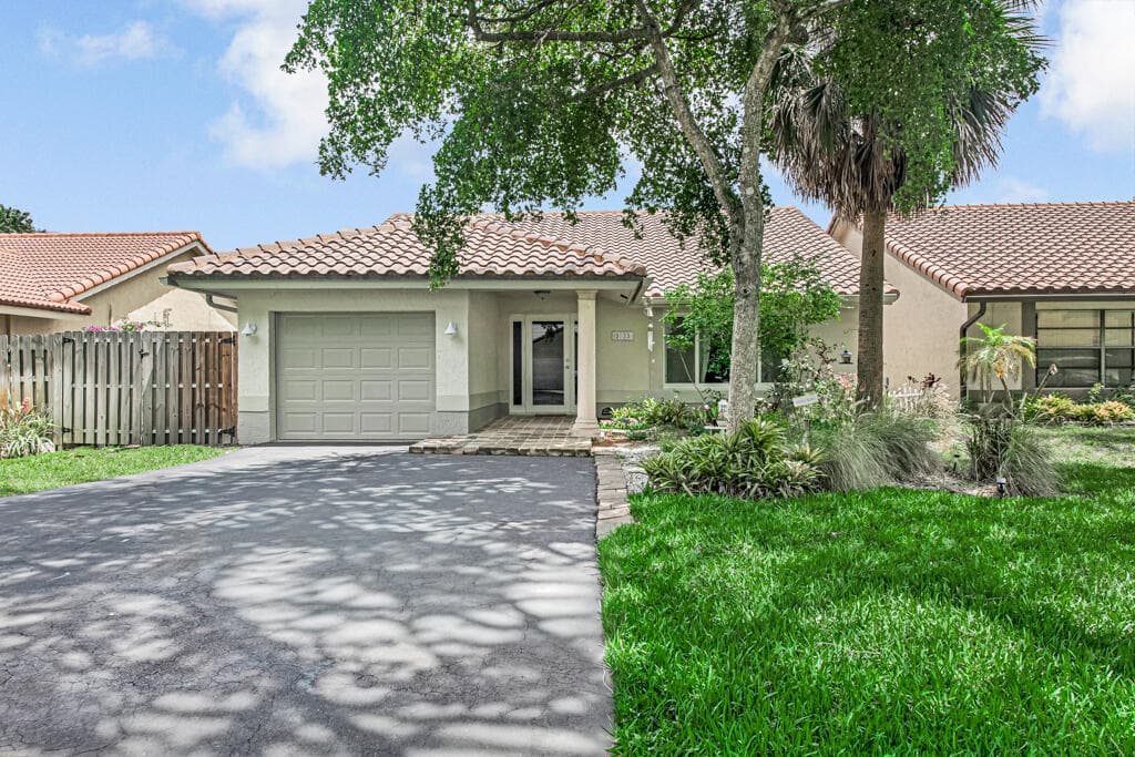 3033 NW 95th Avenue, Coral Springs, FL 33065 — photo 1 of 37