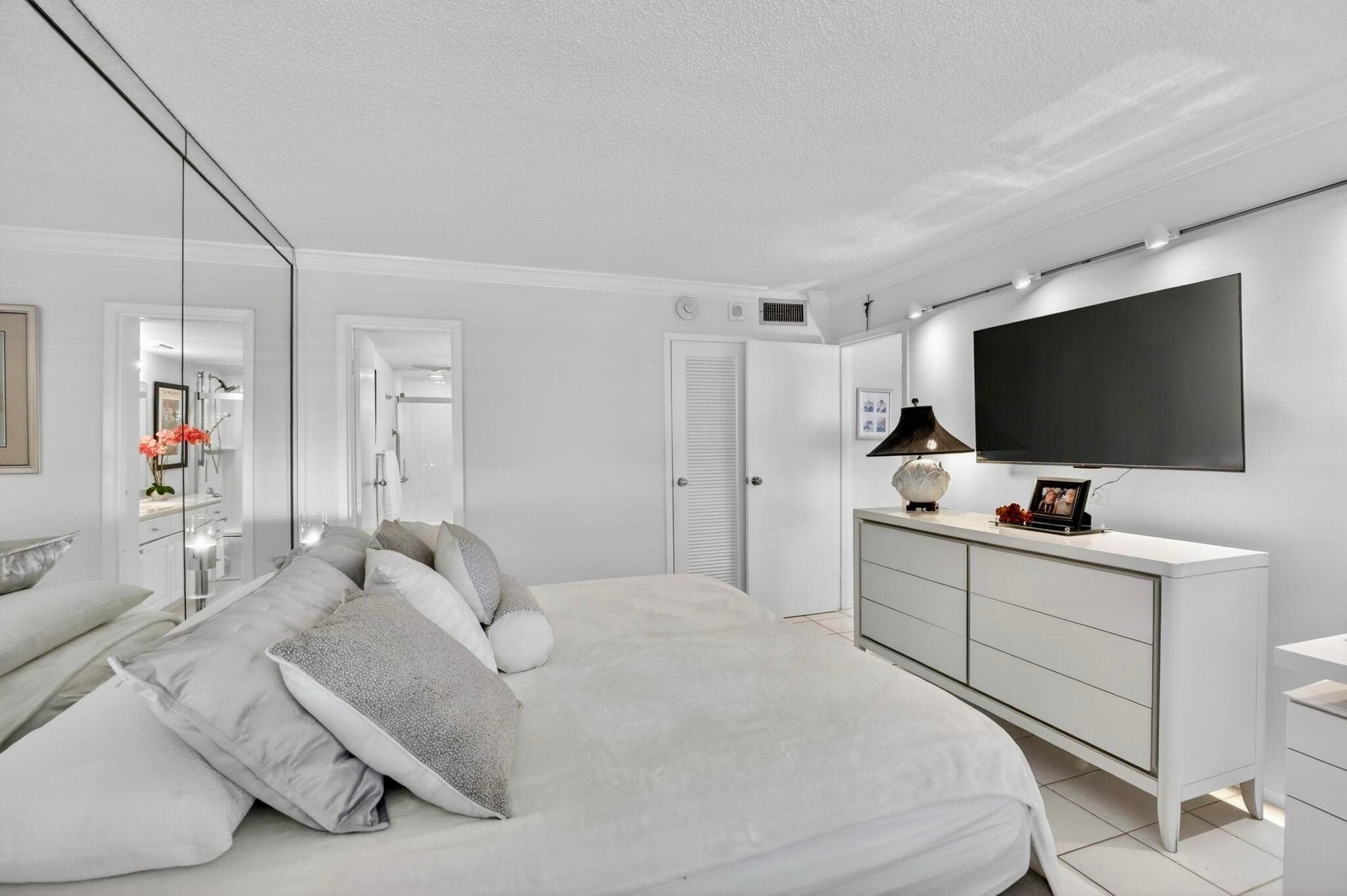 1160 N Federal Highway 517, Fort Lauderdale, FL 33304 — photo 19 of 68