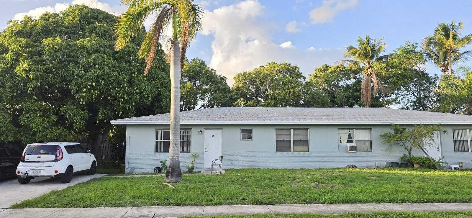 233 SE 26th Avenue, Boynton Beach, FL 33435 — photo 1 of 14