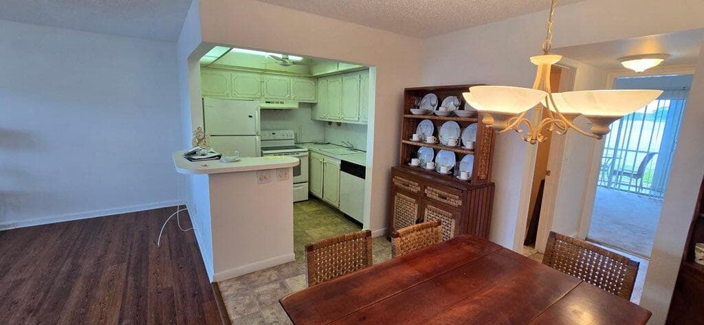 358 Chatham R, West Palm Beach, FL 33417 — photo 6 of 31