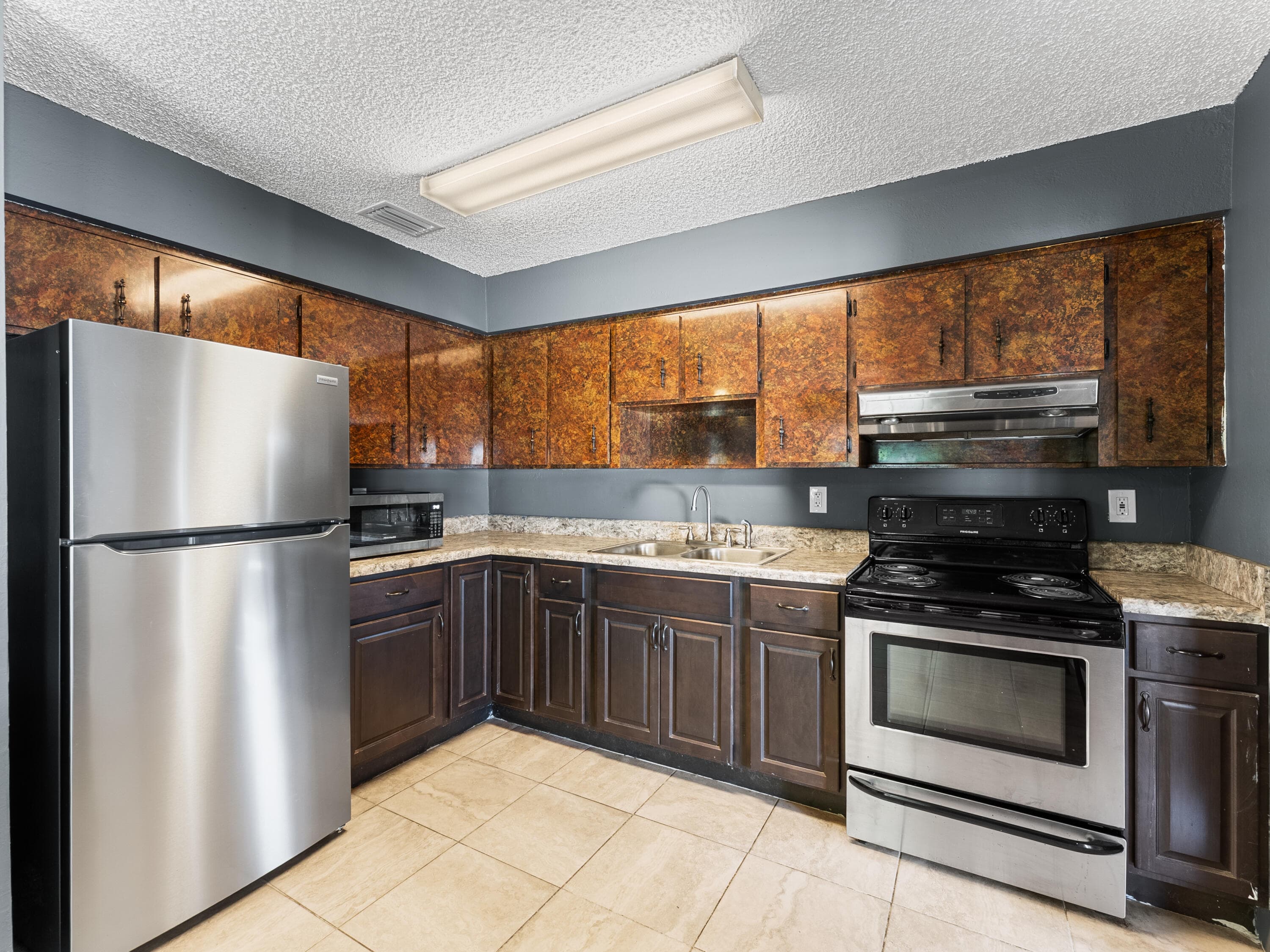 304 8th Avenue SW, Vero Beach, FL 32962 — photo 6 of 31