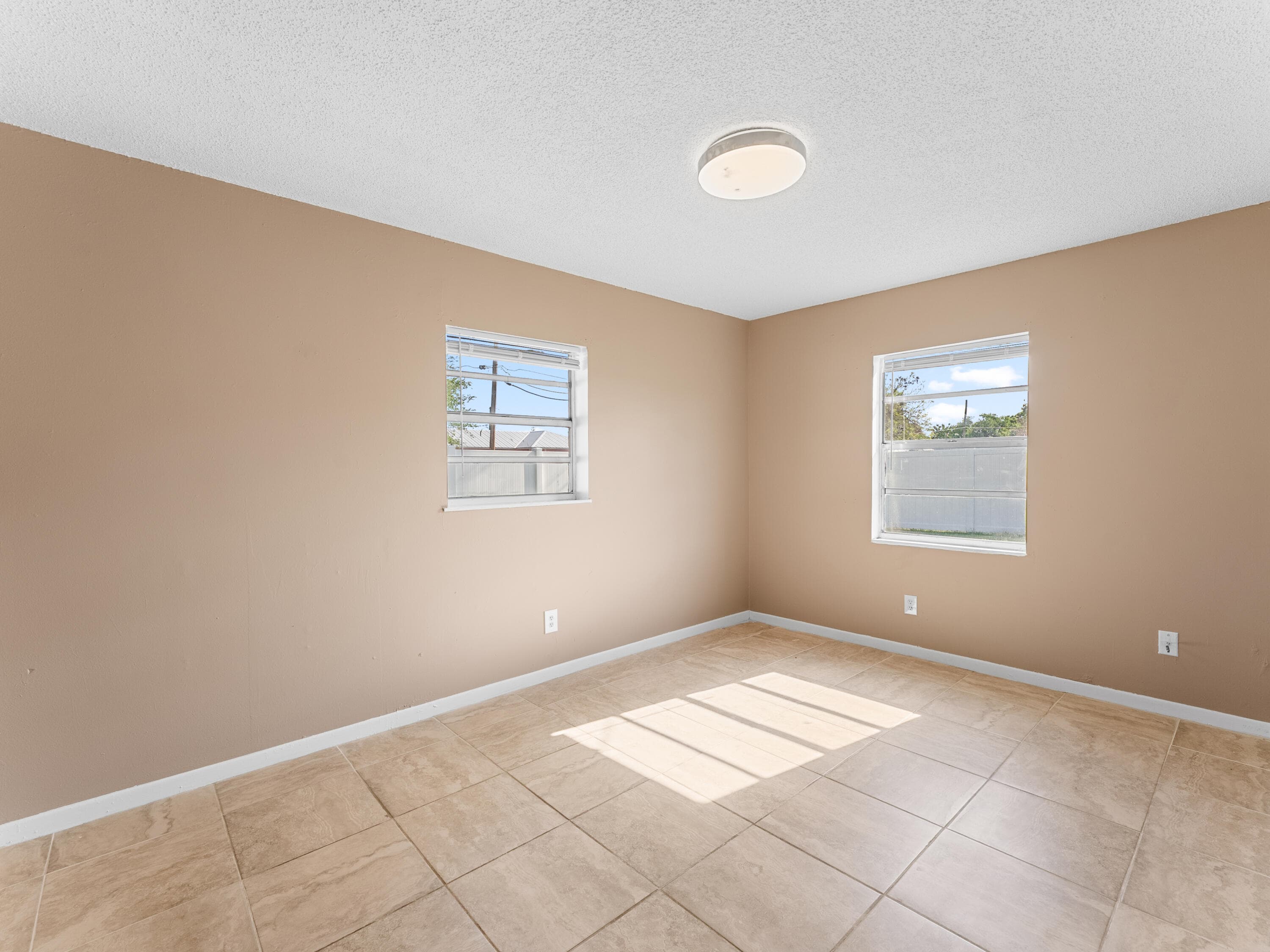304 8th Avenue SW, Vero Beach, FL 32962 — photo 16 of 31