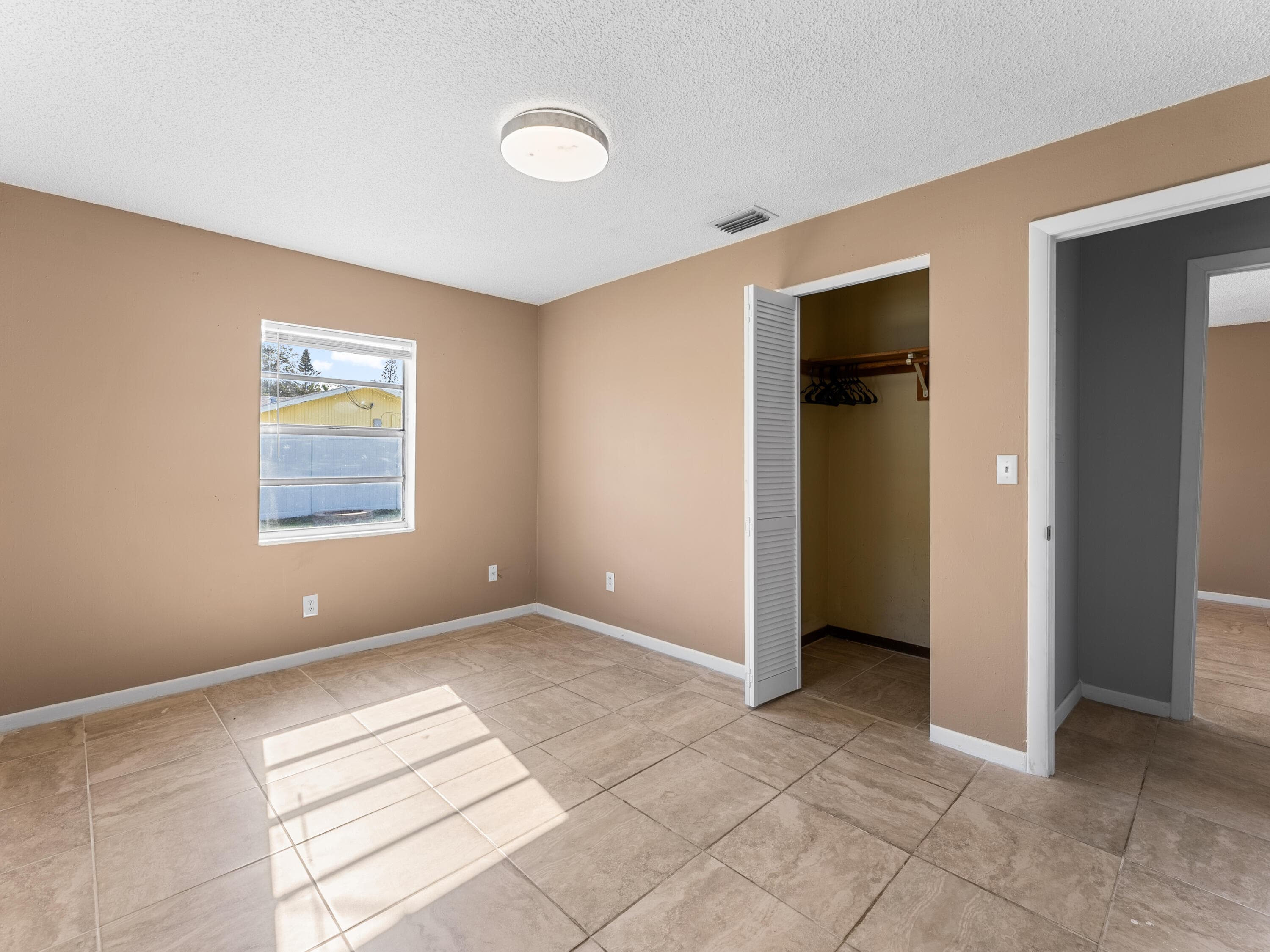 304 8th Avenue SW, Vero Beach, FL 32962 — photo 14 of 31