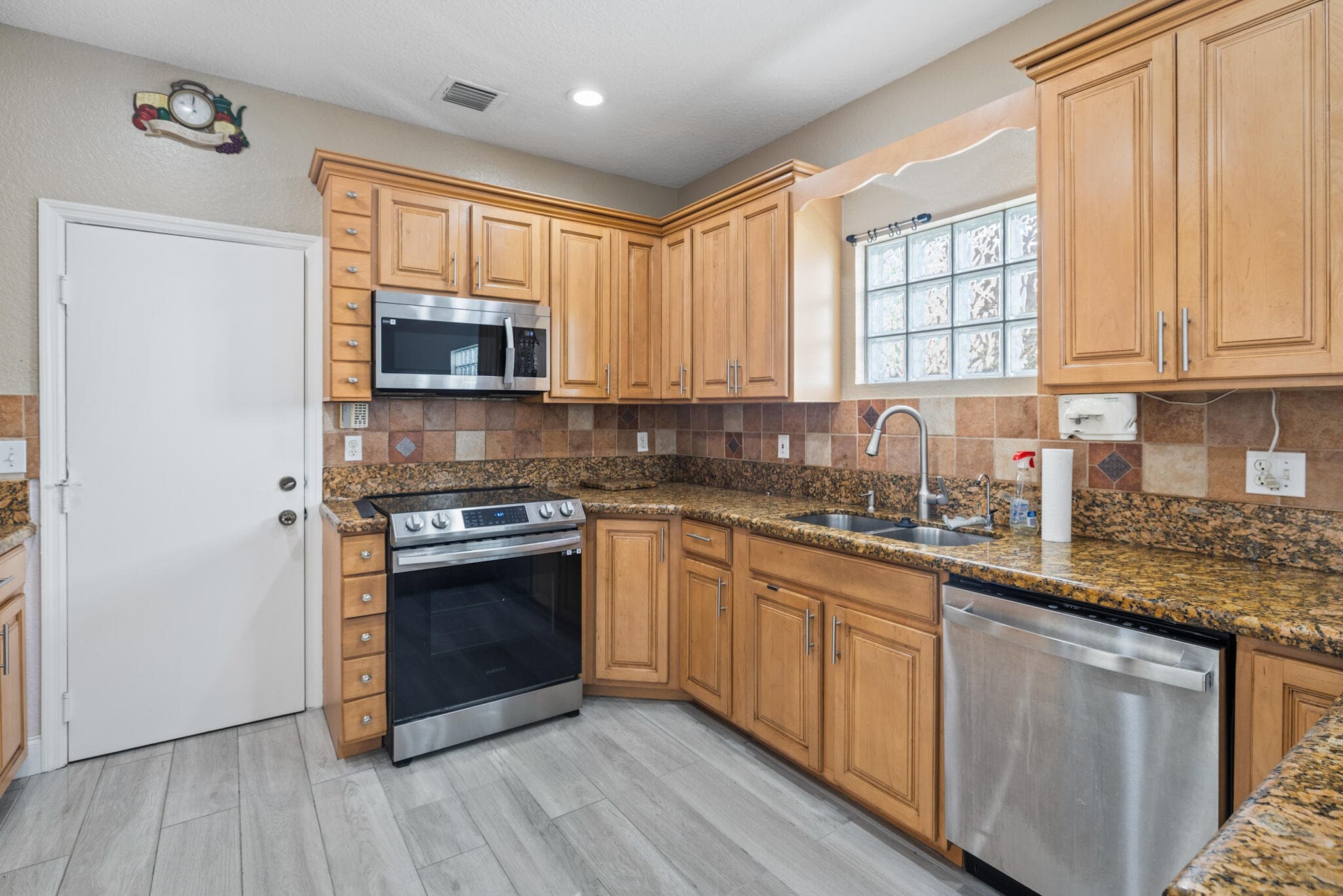 3471 NW 112th Avenue, Coral Springs, FL 33065 — photo 11 of 33