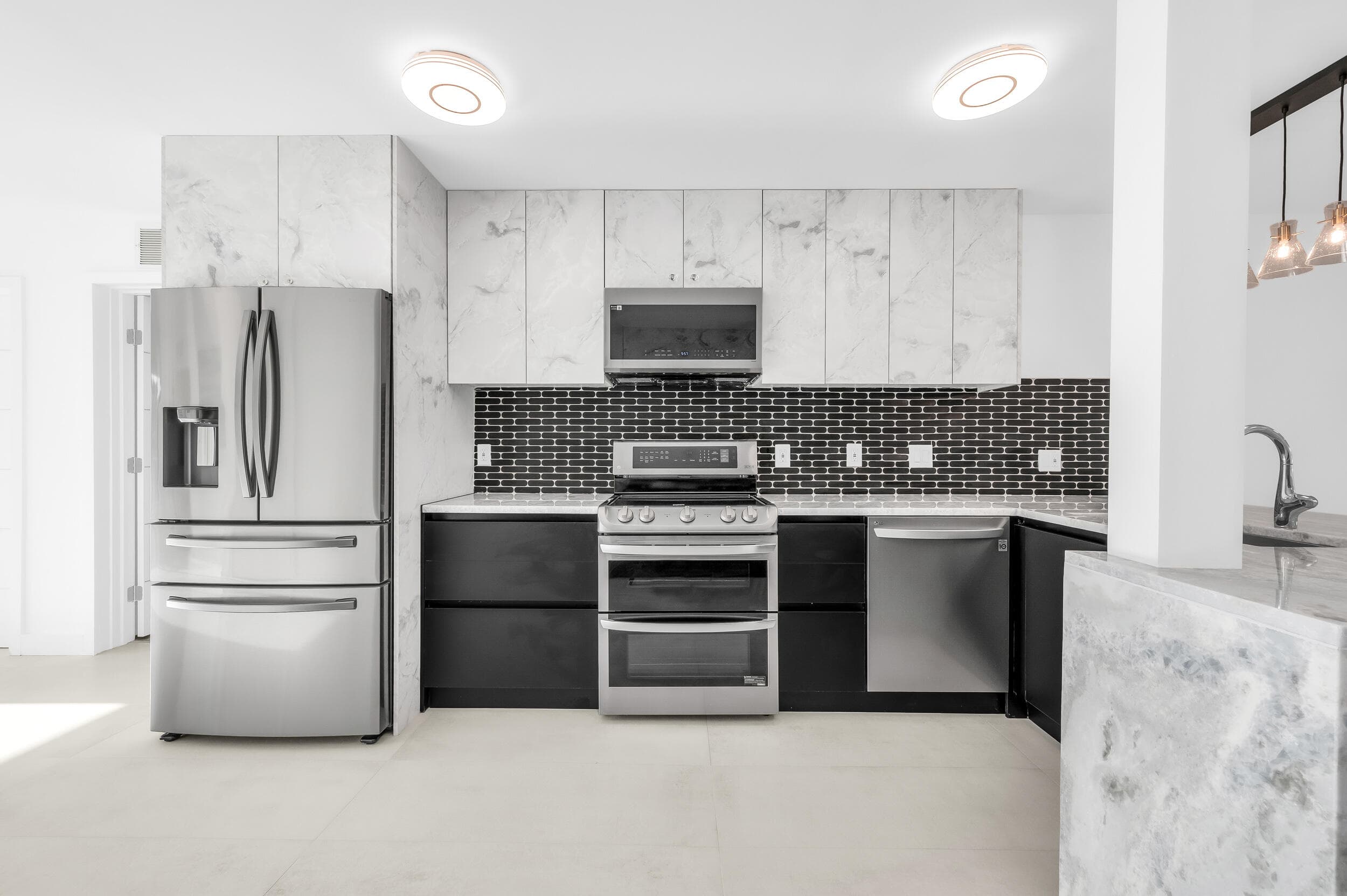 3470 NW 21st Avenue, Oakland Park, FL 33309 — photo 4 of 81