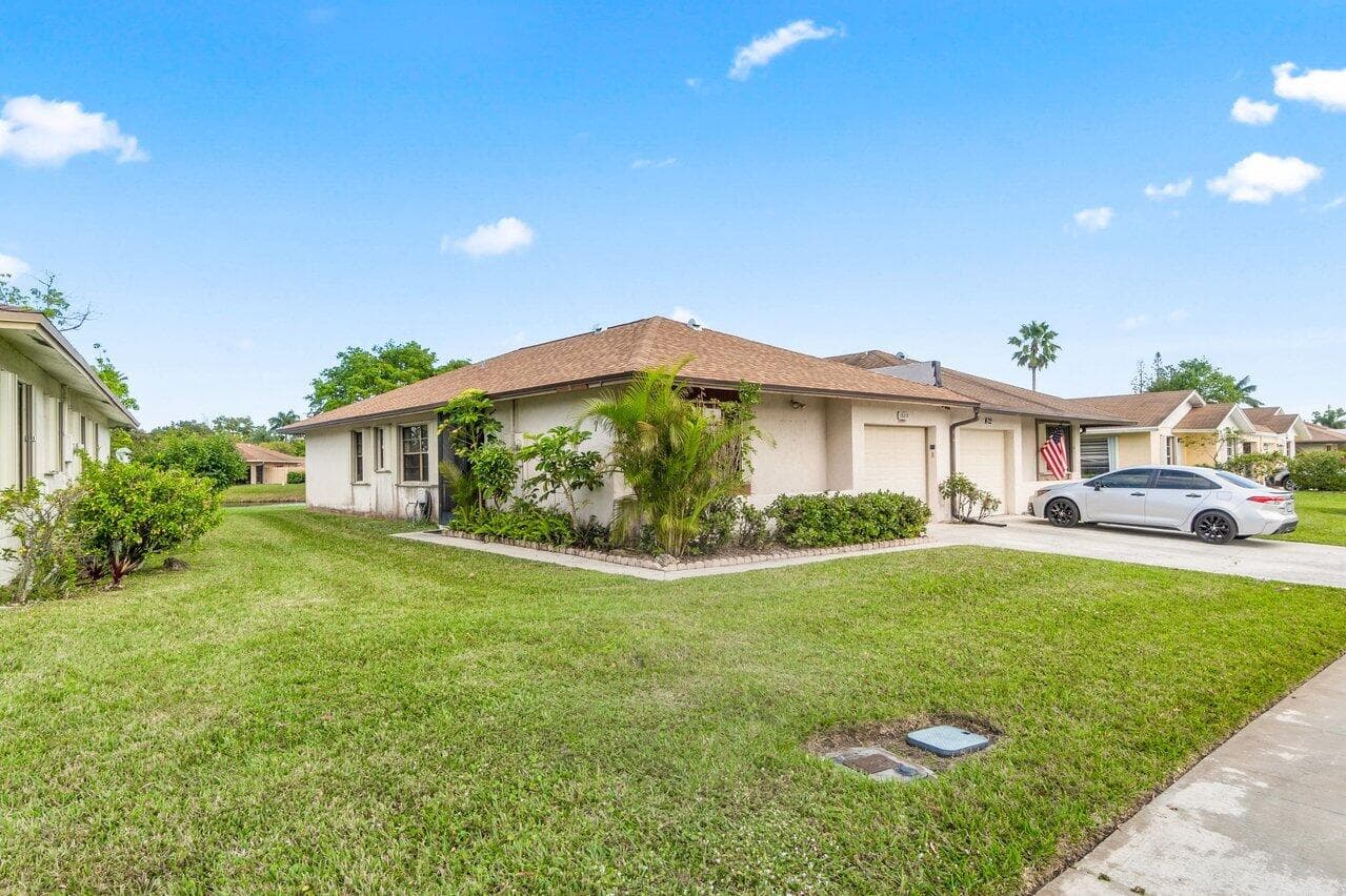 1620 Granfern Avenue 1620, West Palm Beach, FL 33415 — photo 1 of 35