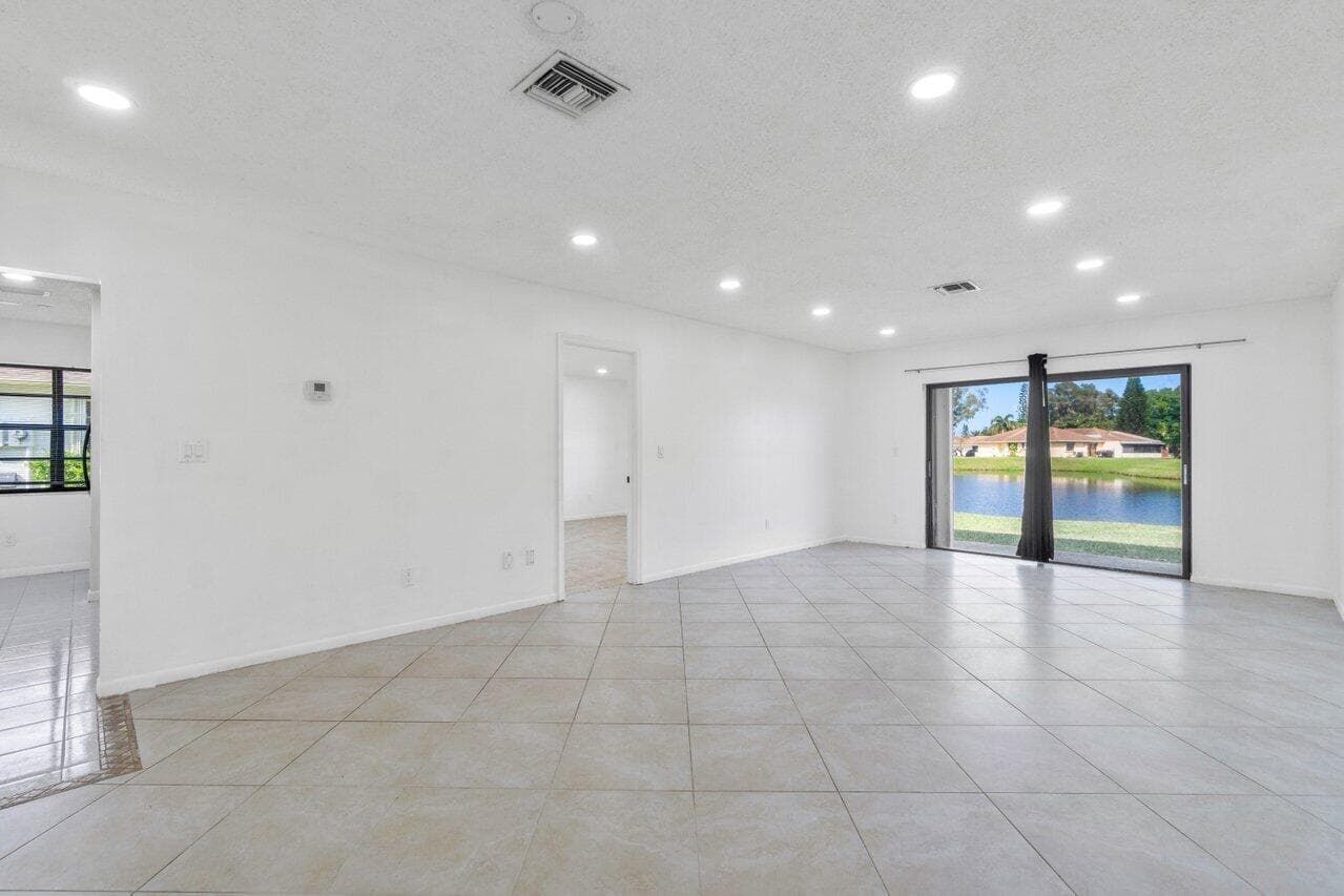 1620 Granfern Avenue 1620, West Palm Beach, FL 33415 — photo 12 of 35