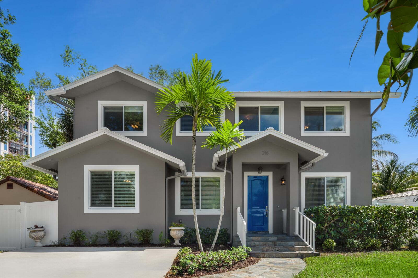 216 SE 10th Street, Fort Lauderdale, FL 33316 — photo 1 of 40