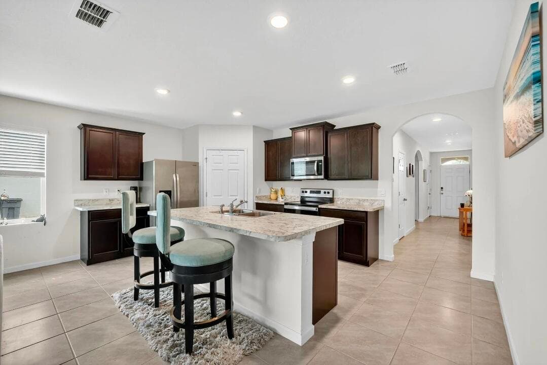 543 SW Whitmore Drive, Port St. Lucie, FL 34984 — photo 4 of 17