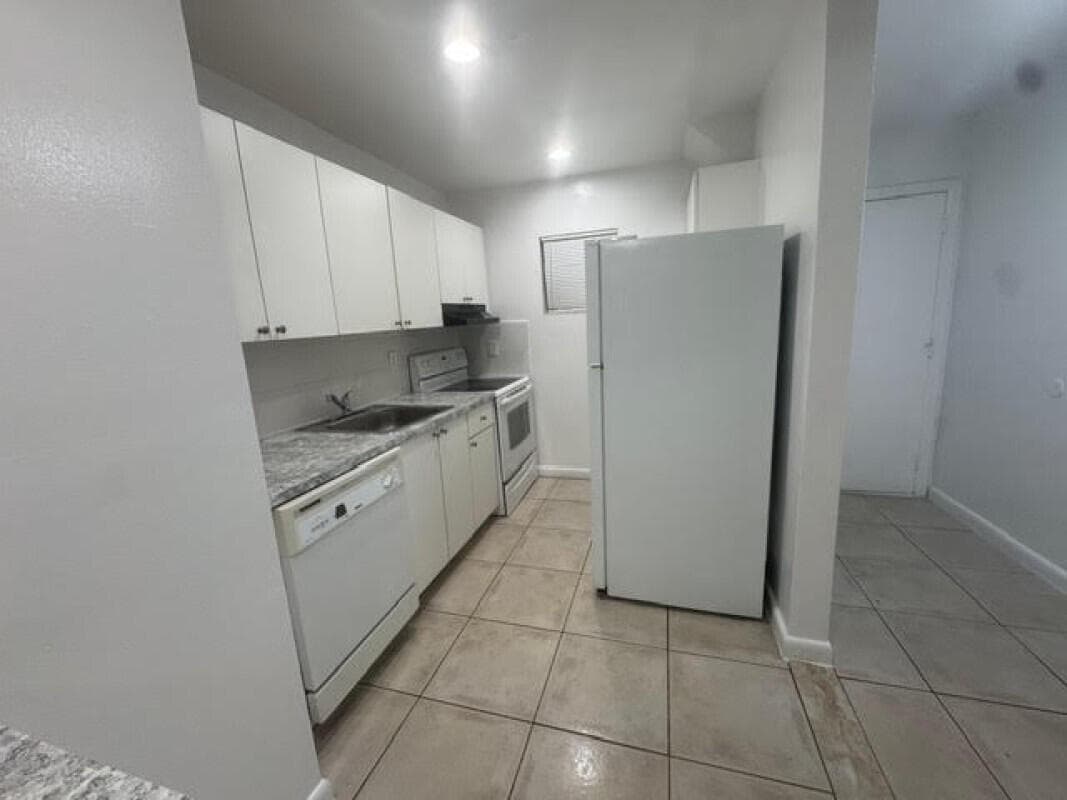 5525 SW 41st Street 122, Pembroke Park, FL 33023 — photo 3 of 10