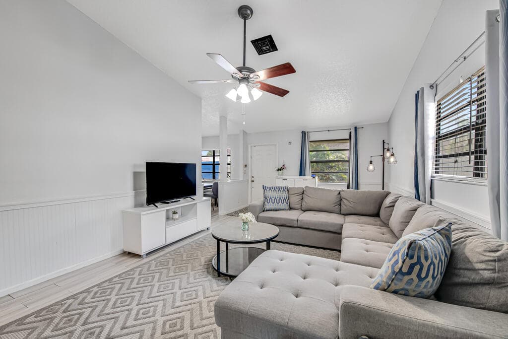 23428 Country Club Drive E, Boca Raton, FL 33428 — photo 10 of 32