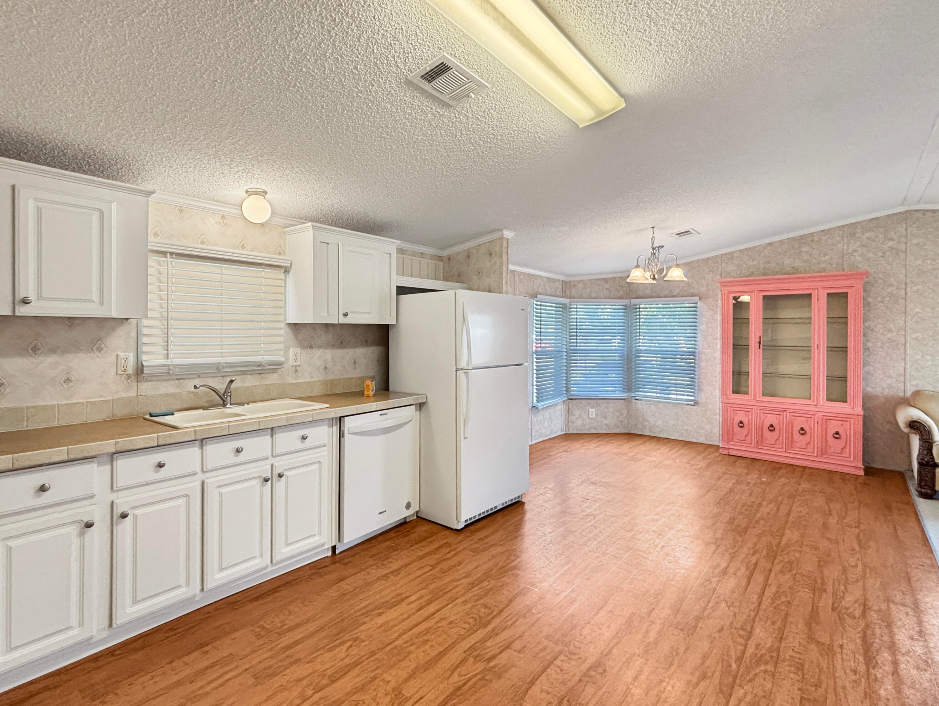 7568 SE Swan Avenue, Hobe Sound, FL 33455 — photo 8 of 29