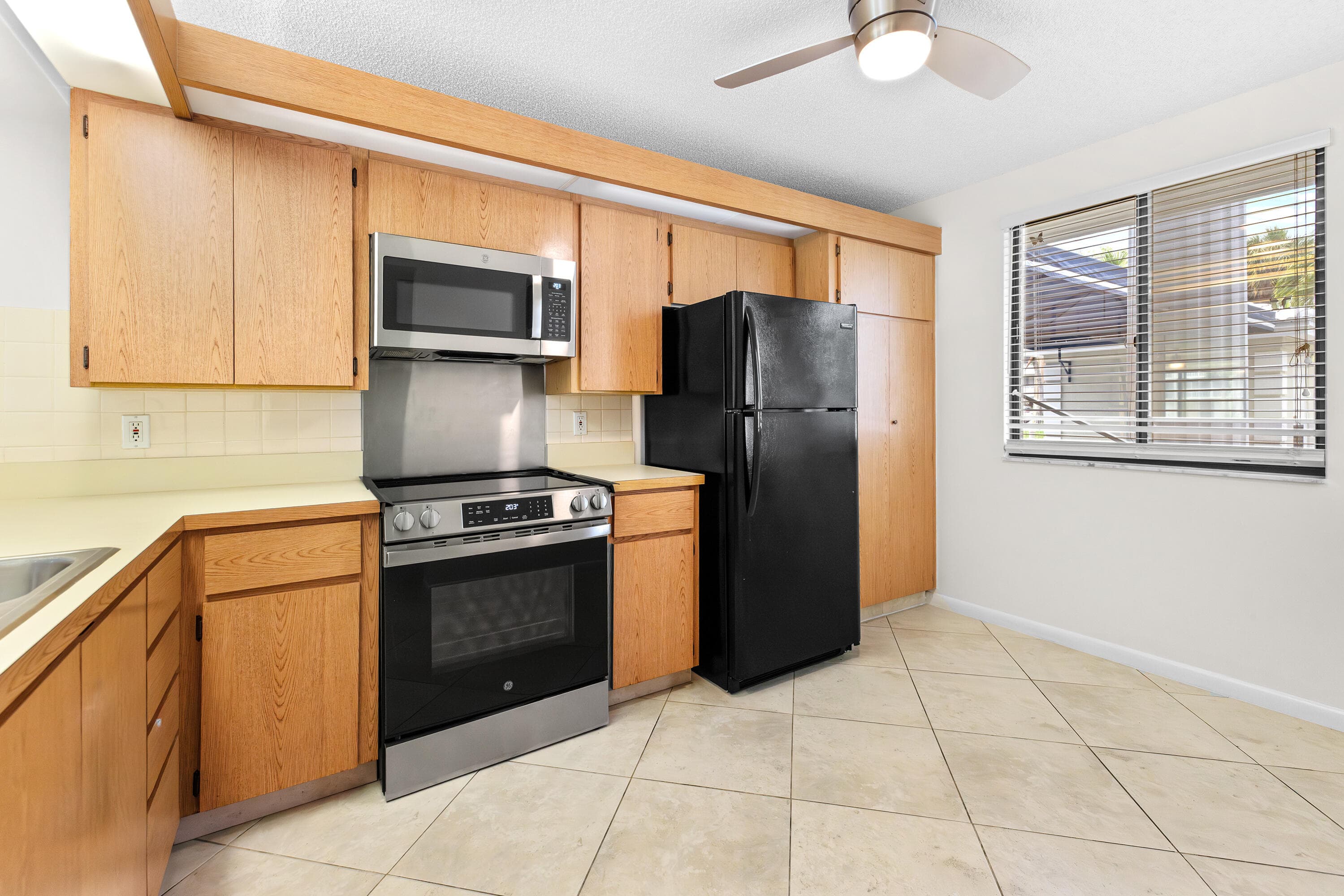 2561 Village Boulevard 103, West Palm Beach, FL 33409 — photo 10 of 38