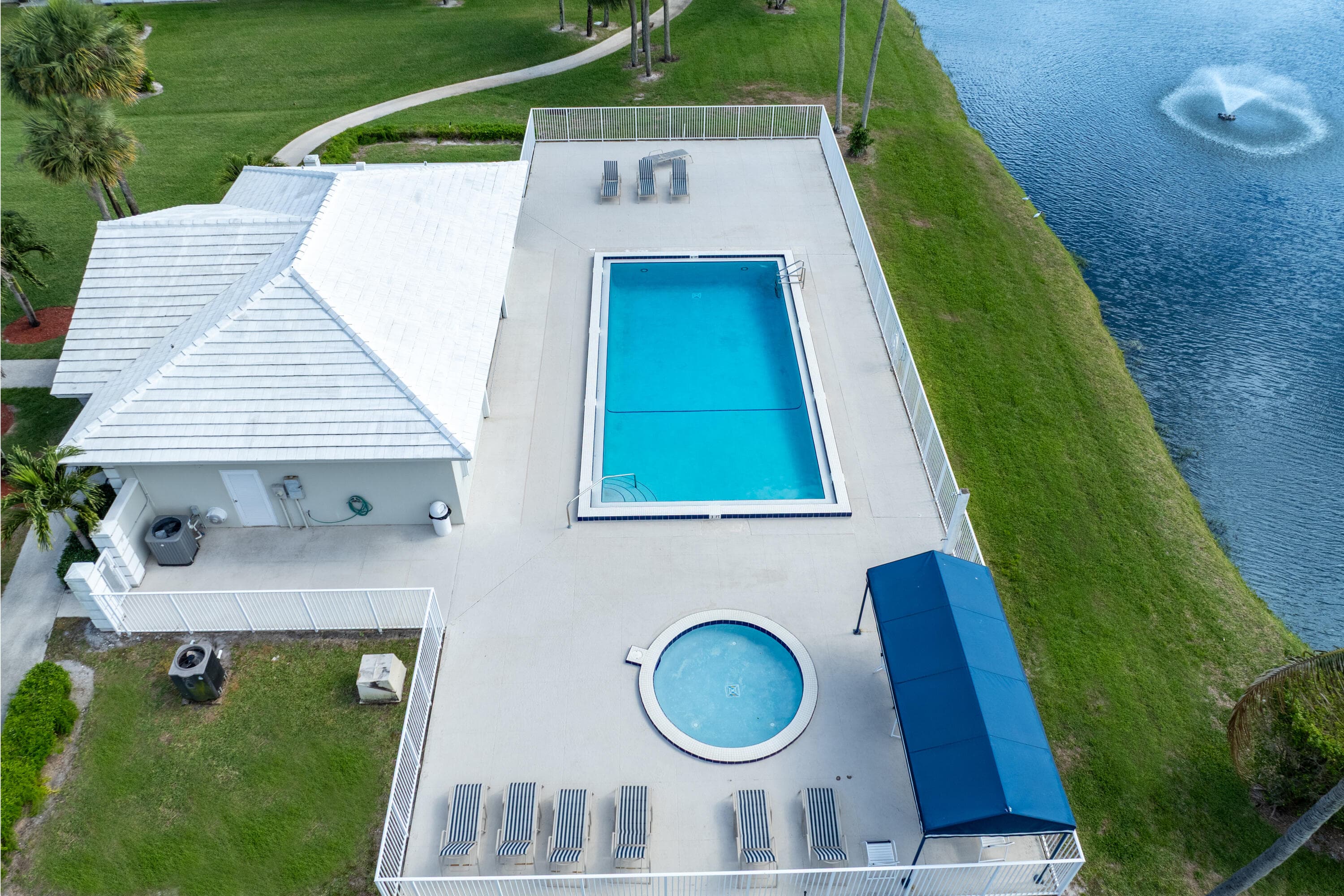 2561 Village Boulevard 103, West Palm Beach, FL 33409 — photo 37 of 38