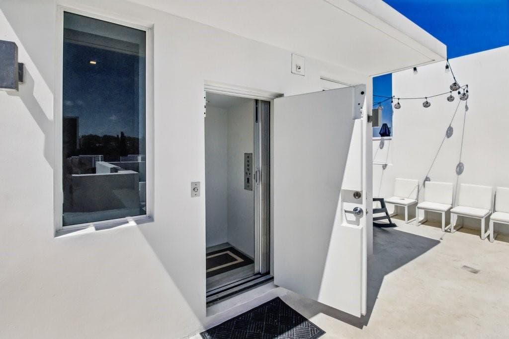 700 NE 14th Avenue 208, Fort Lauderdale, FL 33304 — photo 23 of 62