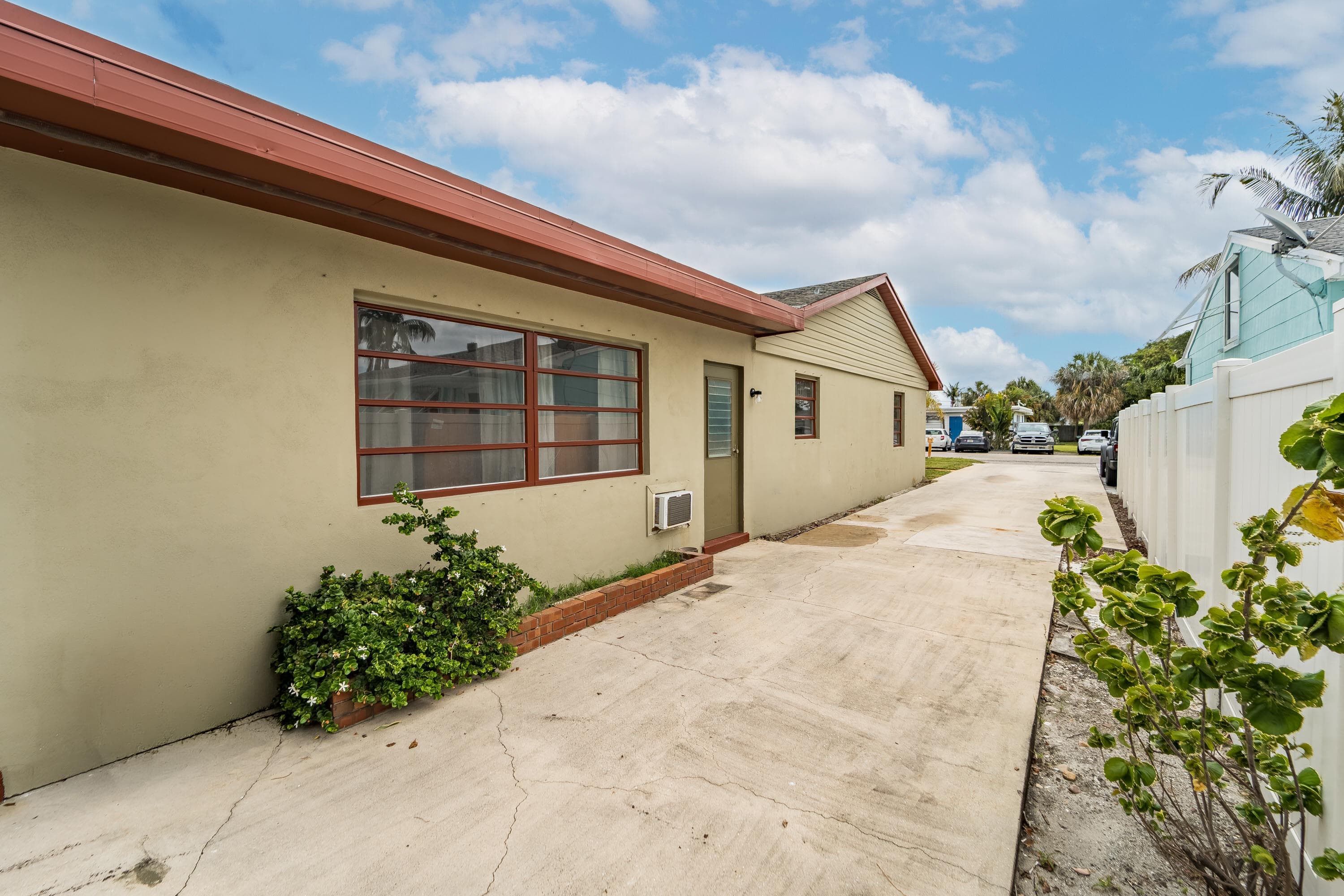 723 N 7th Street, Lantana, FL 33462 — photo 11 of 69