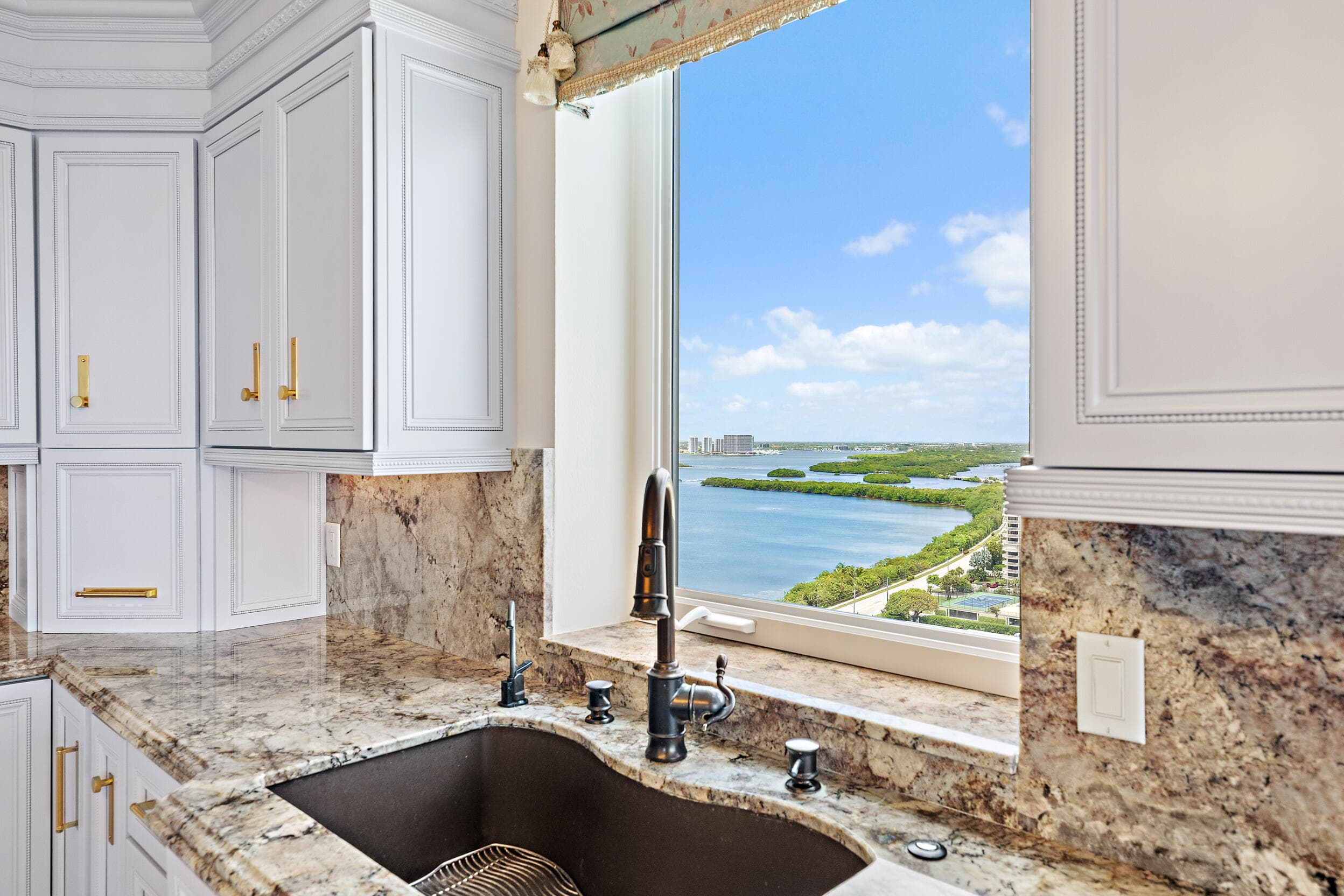 5380 N Ocean Drive 22i, Singer Island, FL 33404 — photo 9 of 42