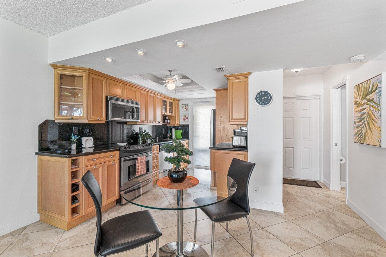 333 NE 21st Avenue 314, Deerfield Beach, FL 33441 — photo 5 of 30