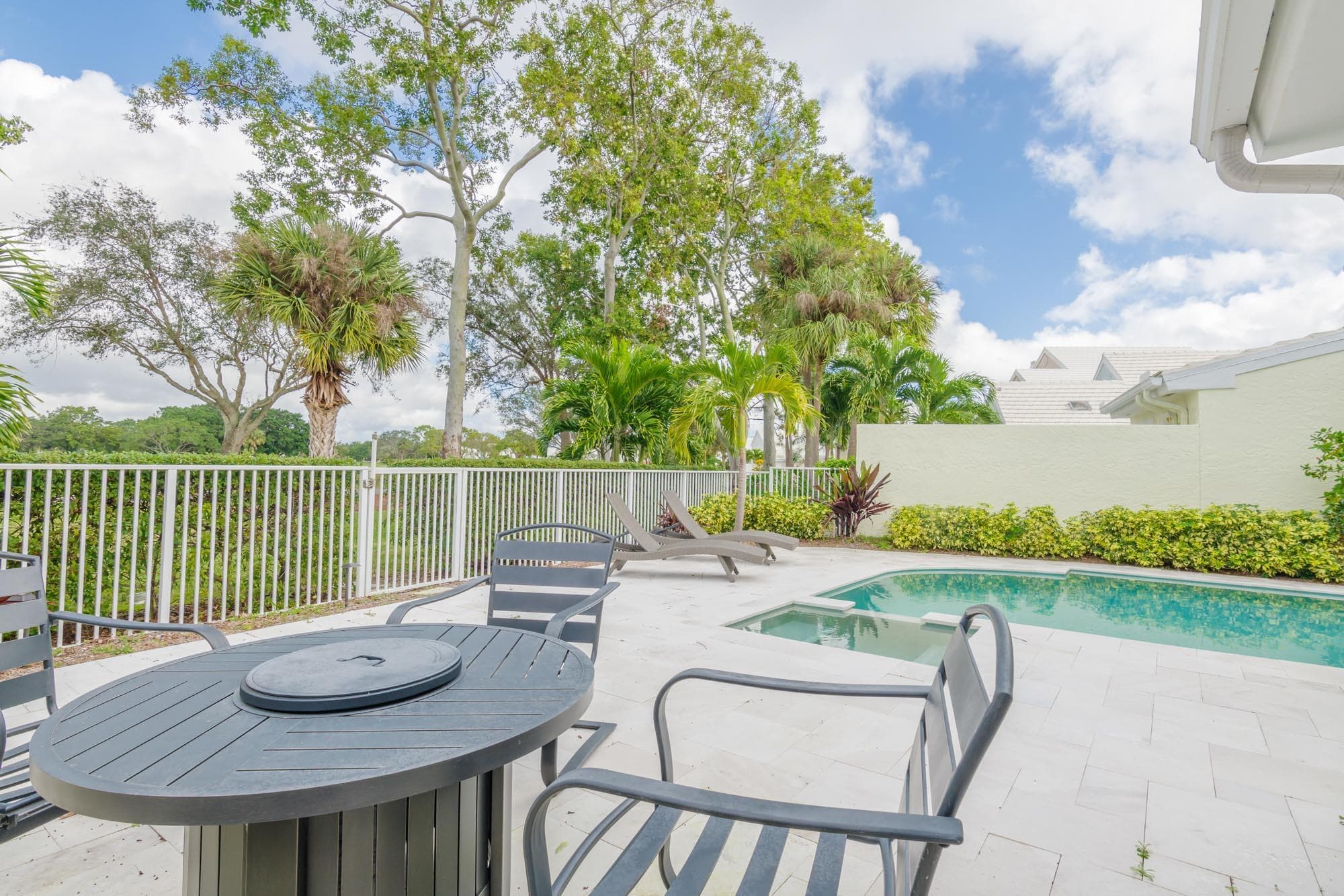 16 Windsor Lane, Palm Beach Gardens, FL 33418 — photo 39 of 50