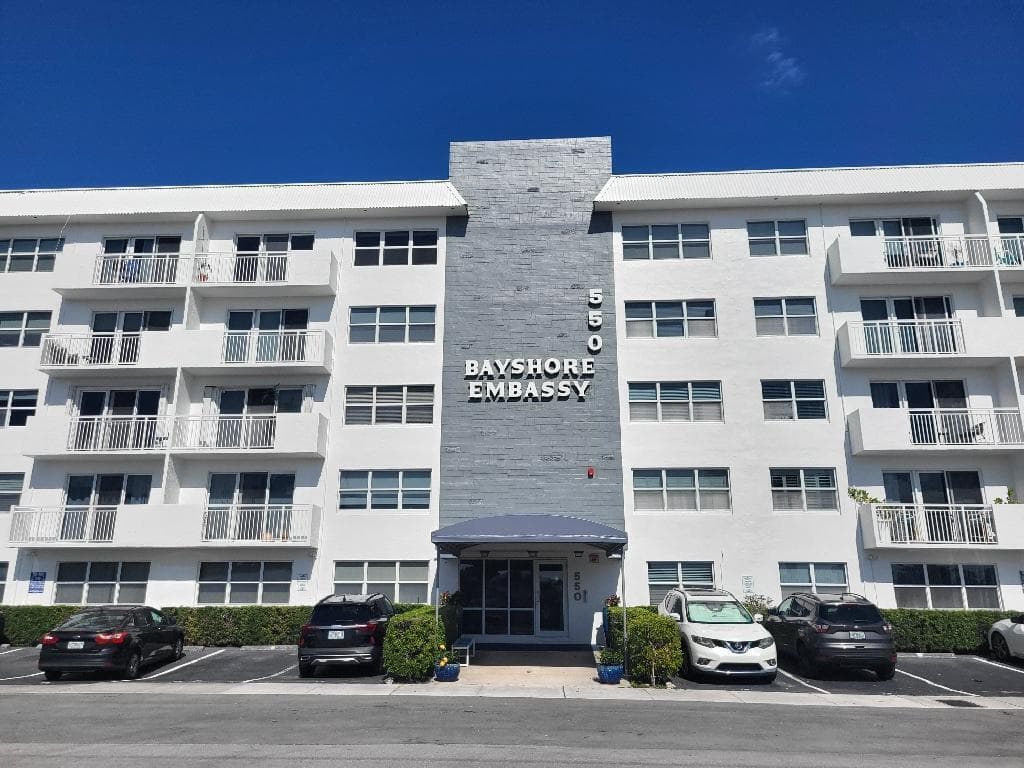 550 Bayshore Drive 104, Fort Lauderdale, FL 33304 — photo 2 of 53