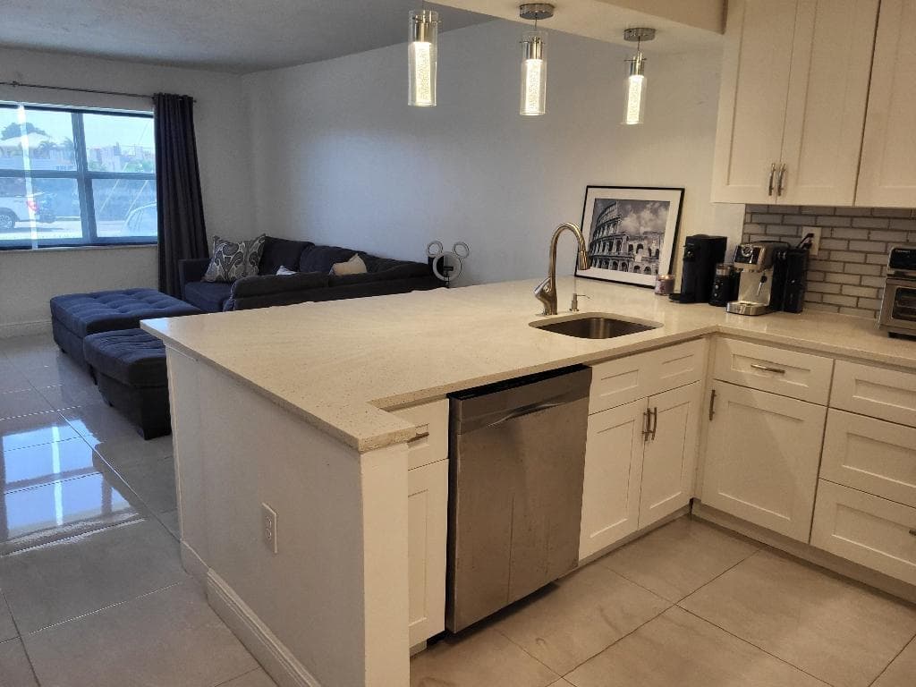 550 Bayshore Drive 104, Fort Lauderdale, FL 33304 — photo 31 of 53