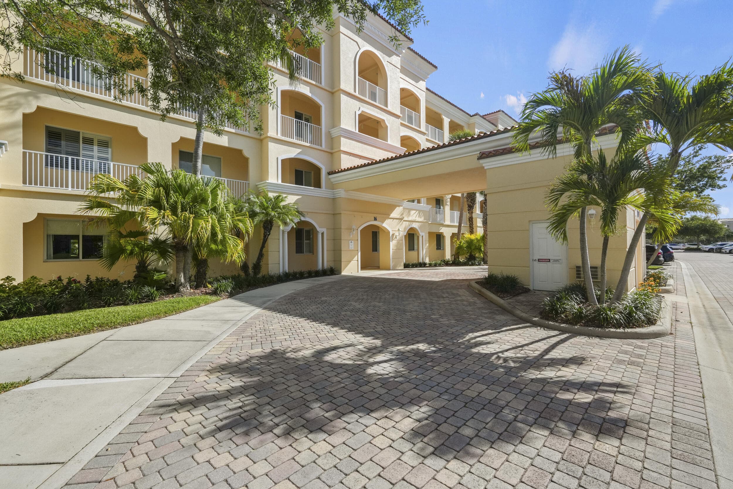 16 W Harbour Isle Dr Drive W 106, Fort Pierce, FL 34949 — photo 6 of 52