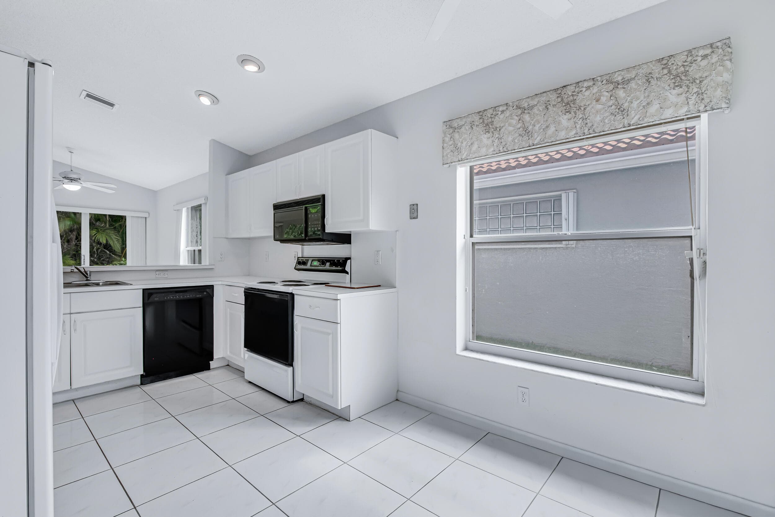 9758 Harbour Lake Circle, Boynton Beach, FL 33437 — photo 17 of 76