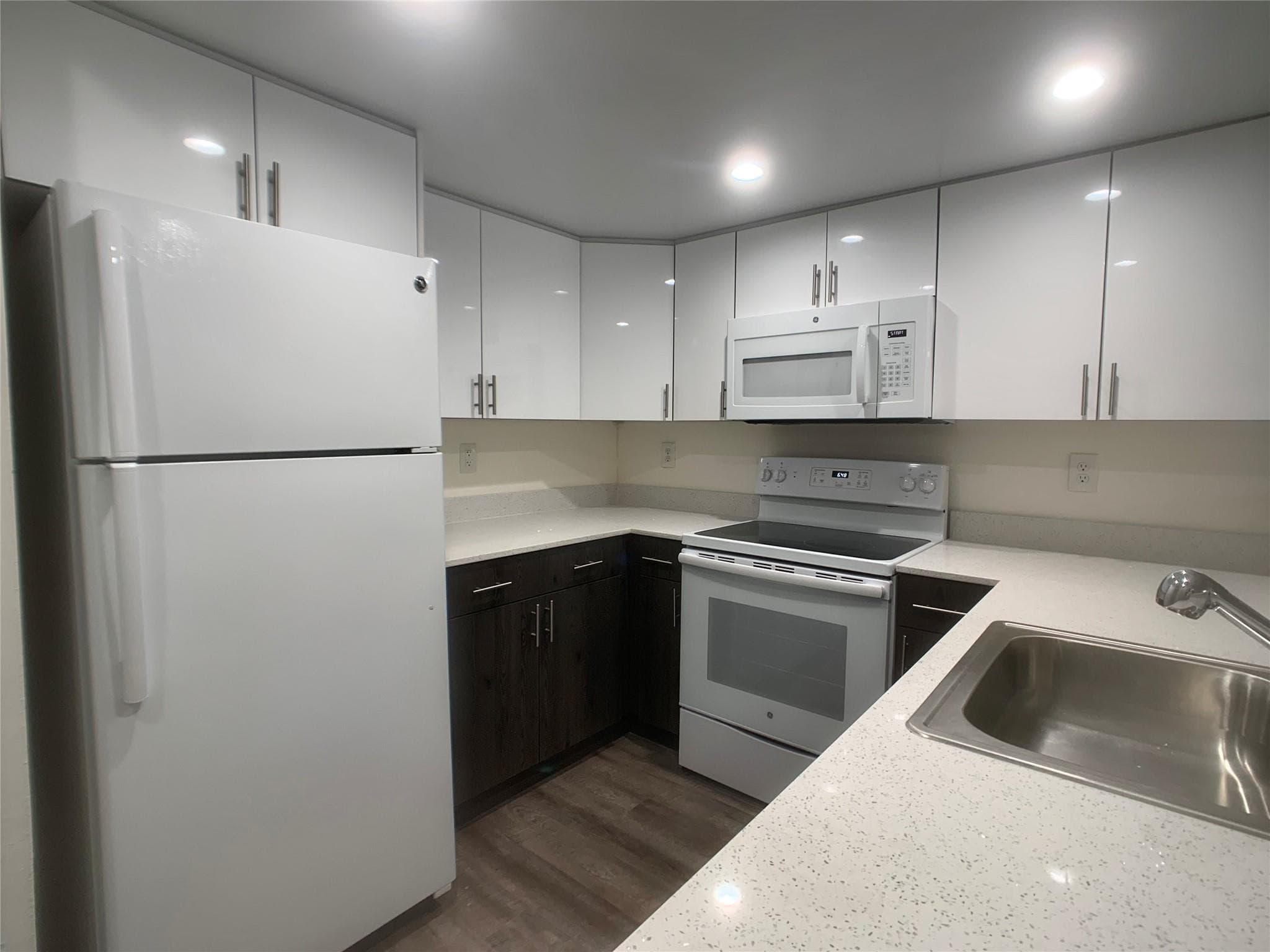 18335 NW 68 Avenue 255-104, Hialeah, FL 33015 — photo 1 of 14