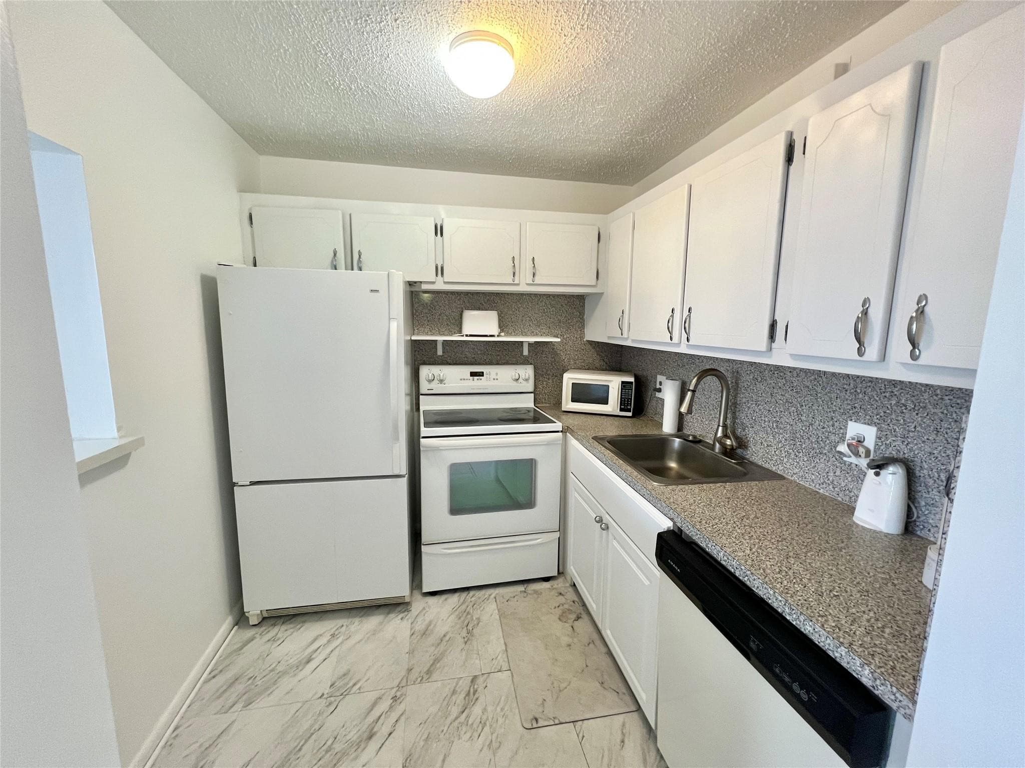 266 Oakridge P 266, Deerfield Beach, FL 33442 — photo 6 of 34