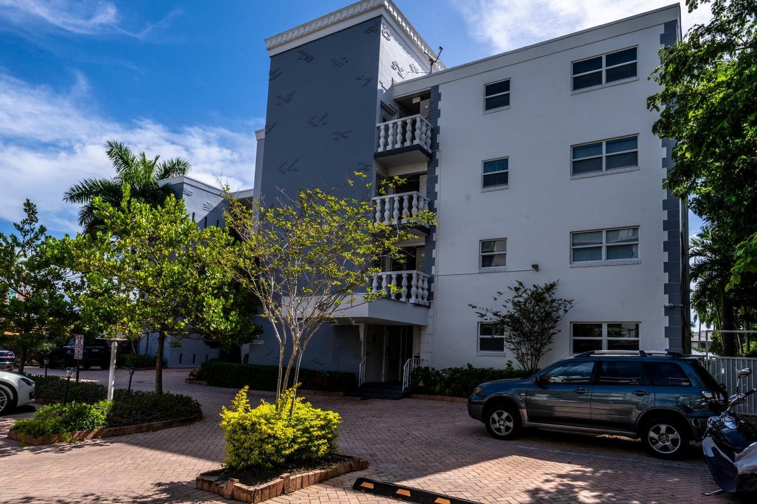 40 Isle Of Venice Drive 9, Fort Lauderdale, FL 33301 — photo 1 of 35