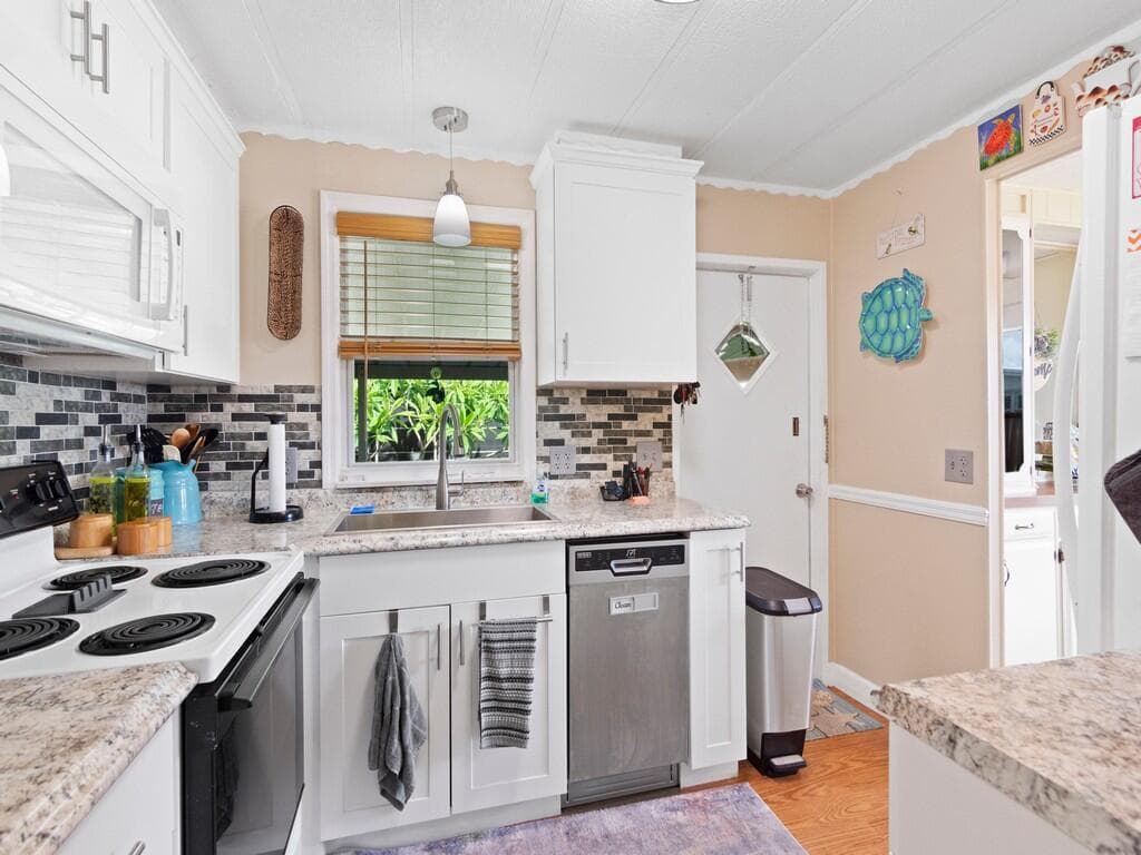 463 Onyx Way, Jensen Beach, FL 34957 — photo 10 of 41