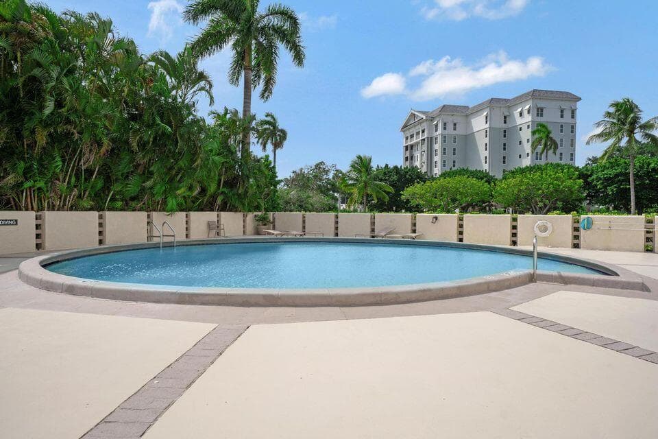 2400 Presidential Way 1206, West Palm Beach, FL 33401 — photo 29 of 39