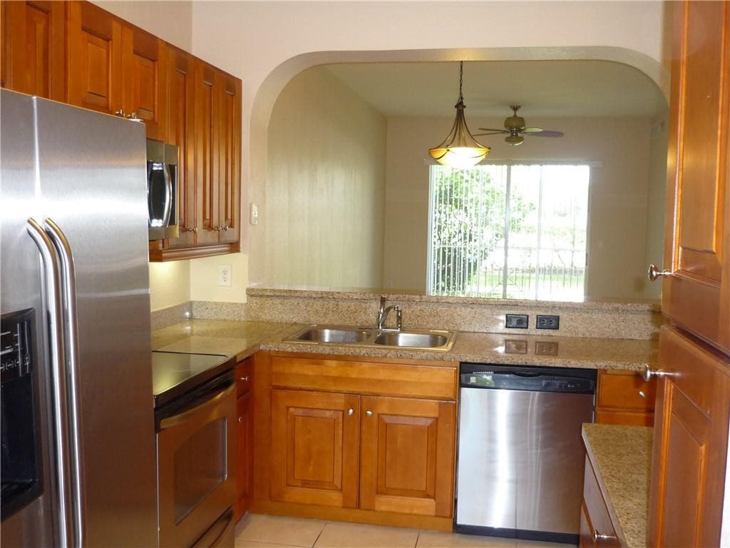 3500 Oaks Clubhouse Drive, Pompano Beach, FL 33069 — photo 1 of 20