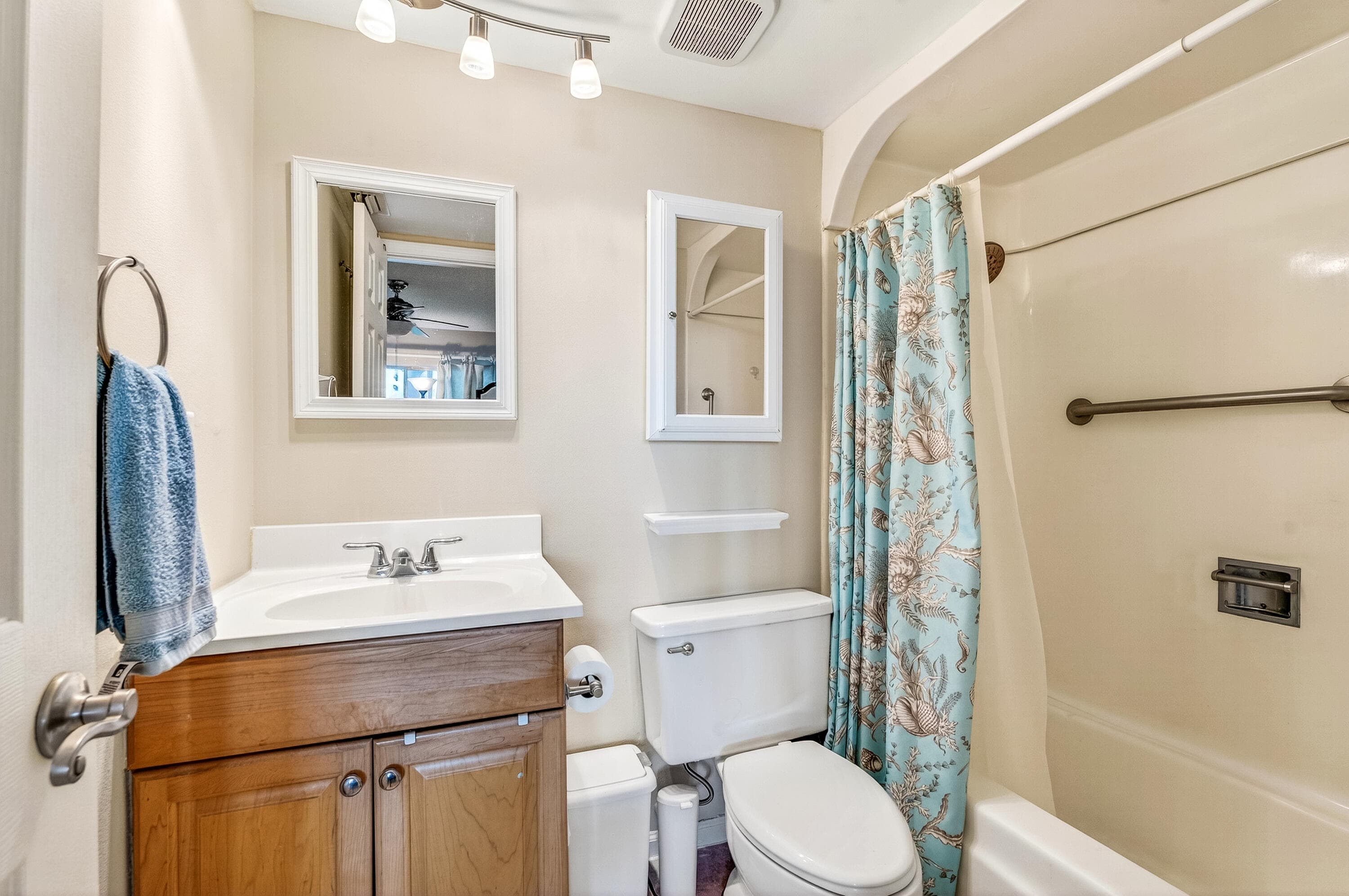 1901 Indian River Boulevard 105-e, Vero Beach, FL 32960 — photo 23 of 42